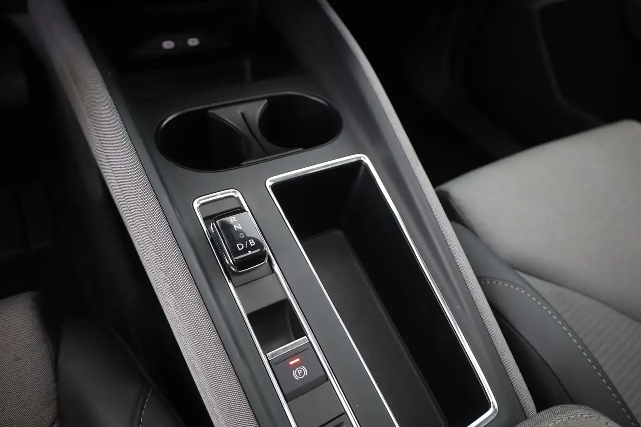 Skoda Enyaq 50 Loft Panorama Sitzheizung Kamera AHK, миниатюра 13