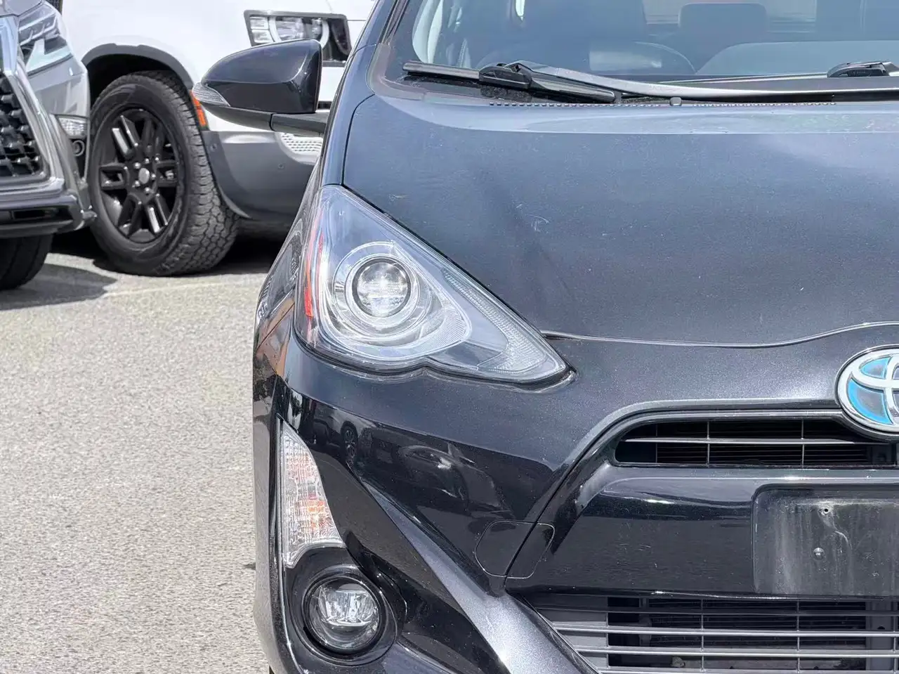 Toyota Prius c снимка Toyota Prius c