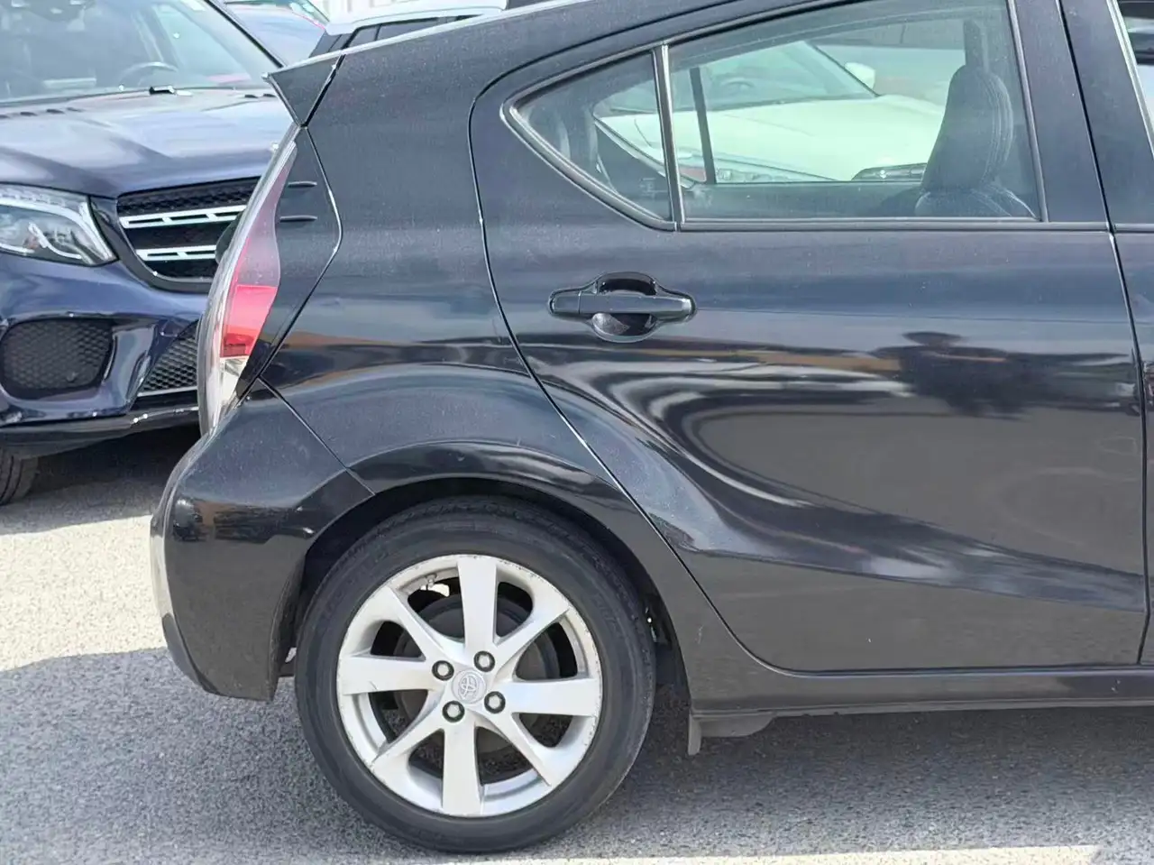 Toyota Prius c снимка Toyota Prius c