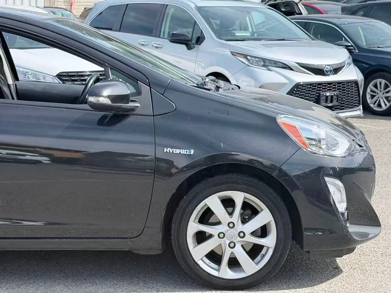 Toyota Prius c снимка Toyota Prius c