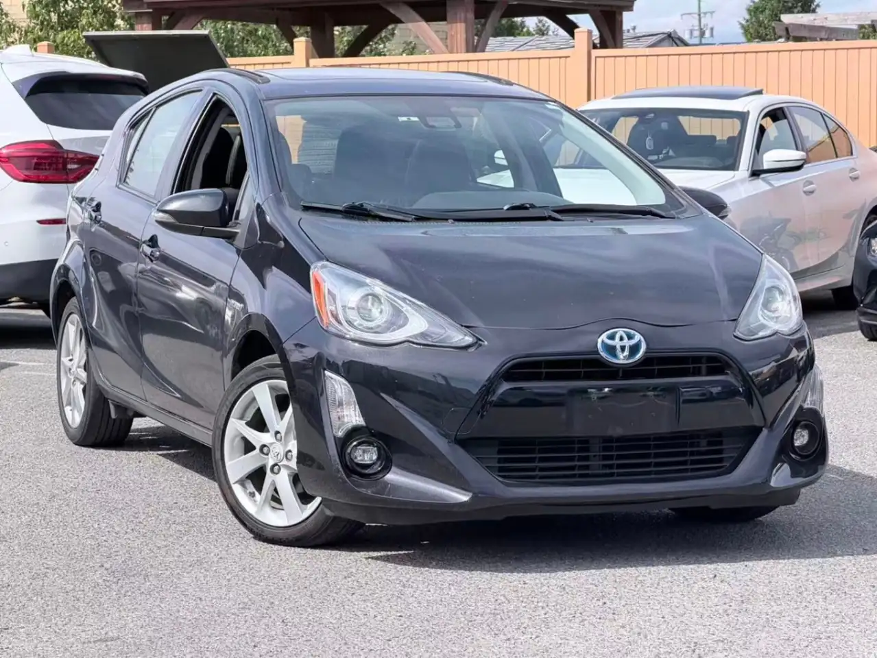 Toyota Prius c снимка Toyota Prius c