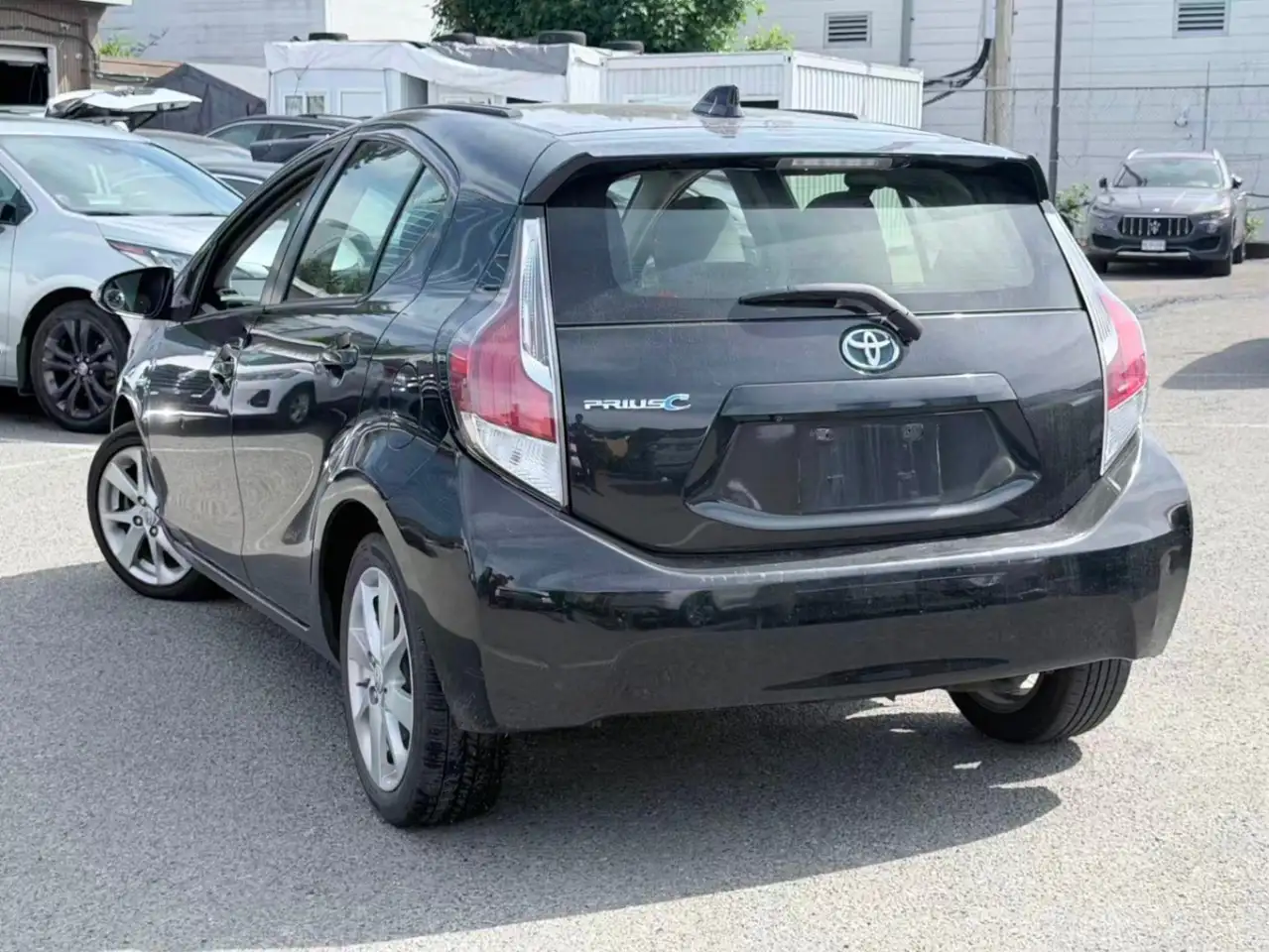 Toyota Prius c снимка Toyota Prius c