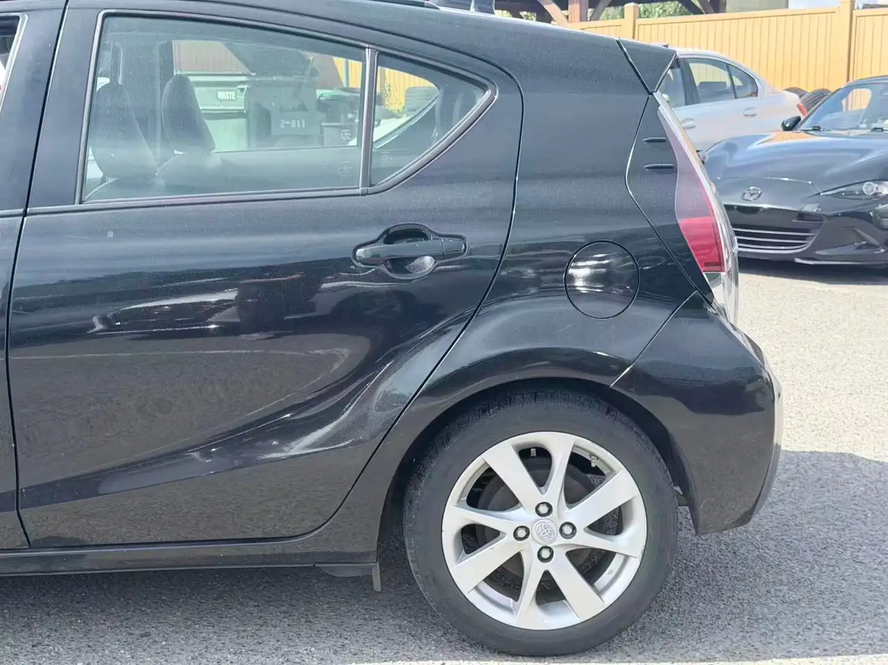 Toyota Prius c снимка Toyota Prius c