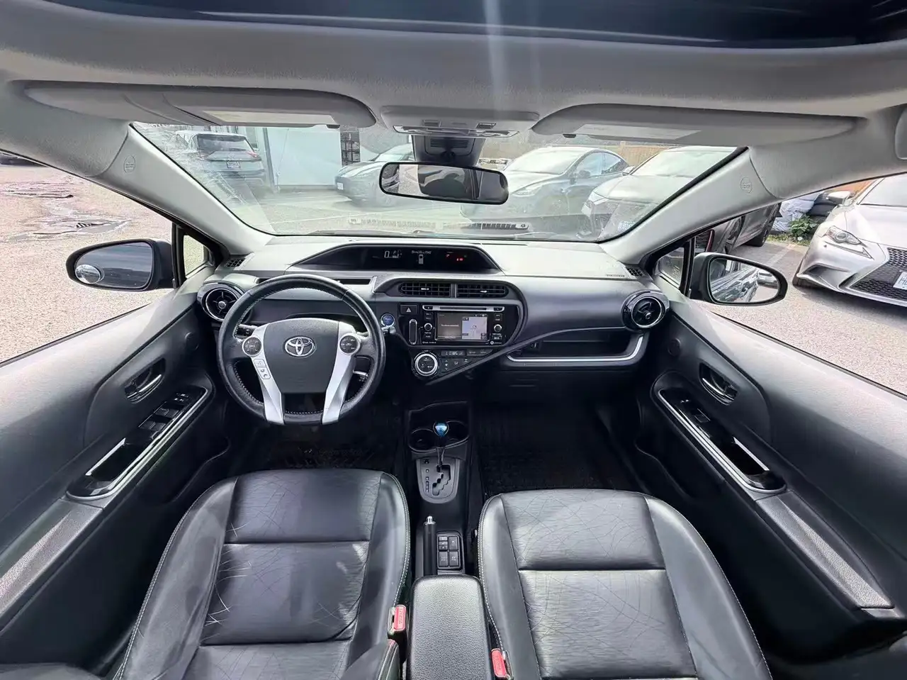 Toyota Prius c снимка Toyota Prius c