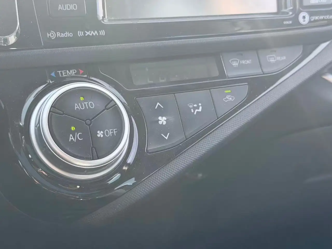 Toyota Prius c снимка Toyota Prius c