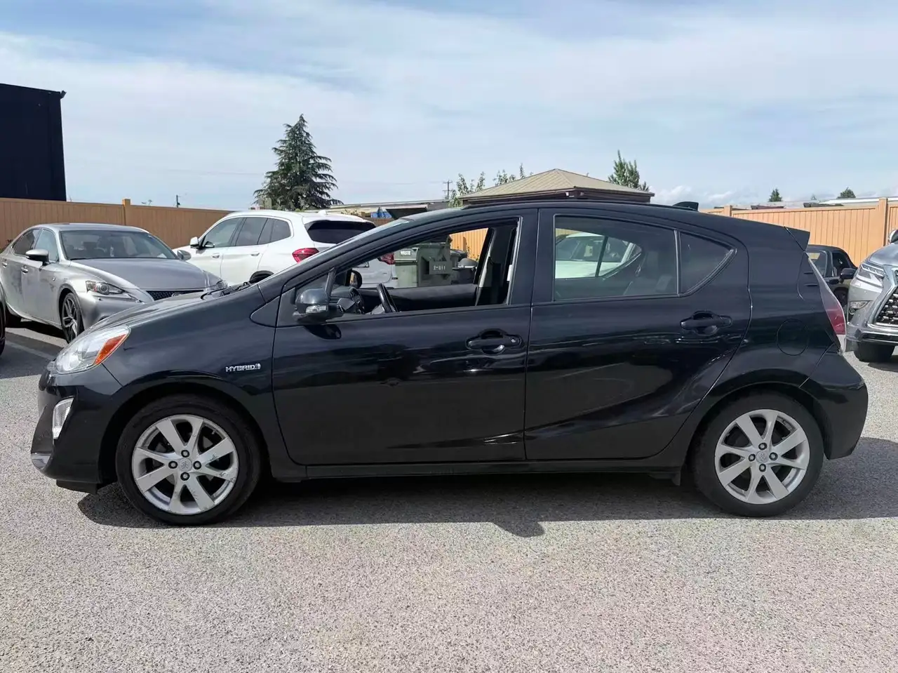 Toyota Prius c снимка Toyota Prius c