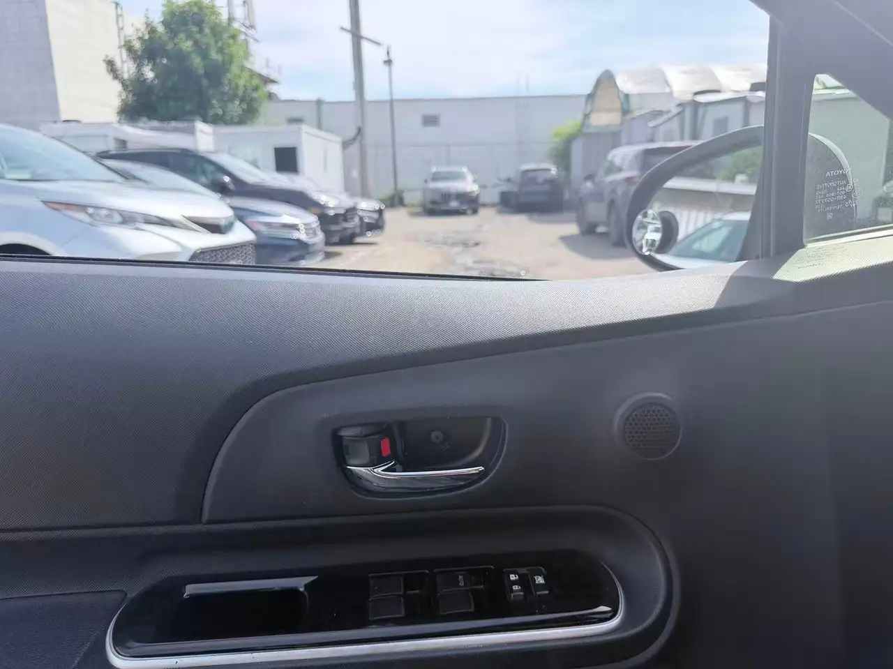 Toyota Prius c снимка Toyota Prius c