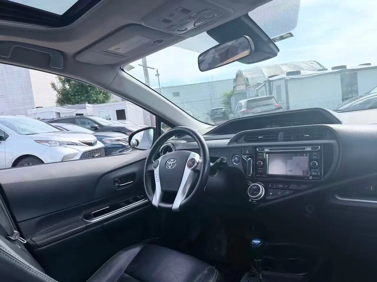 Toyota Prius c снимка Toyota Prius c