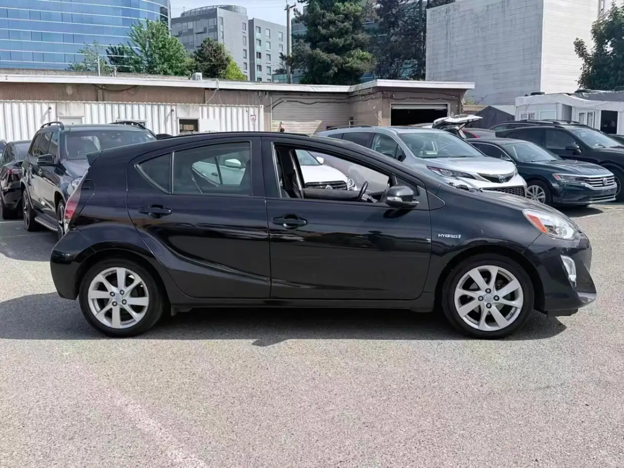 Toyota Prius c снимка Toyota Prius c