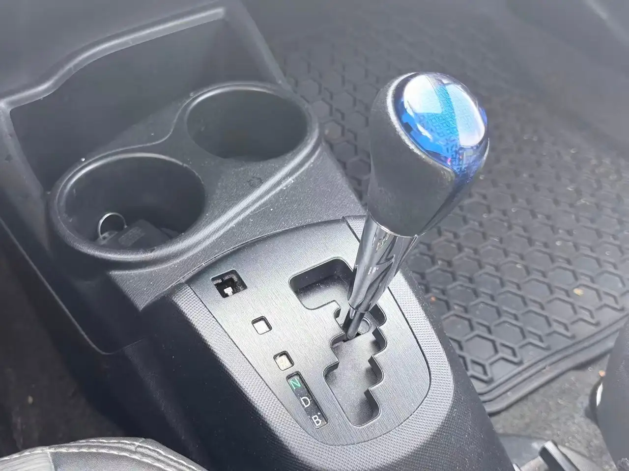 Toyota Prius c снимка Toyota Prius c