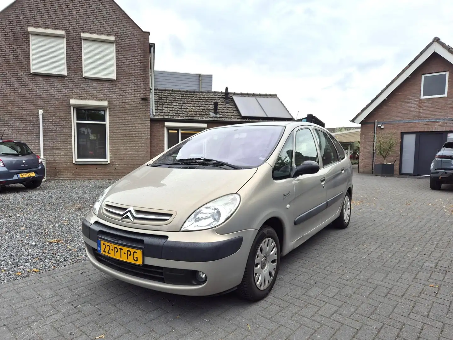 Citroen Xsara Picasso 1.6i Airco Beige - 2