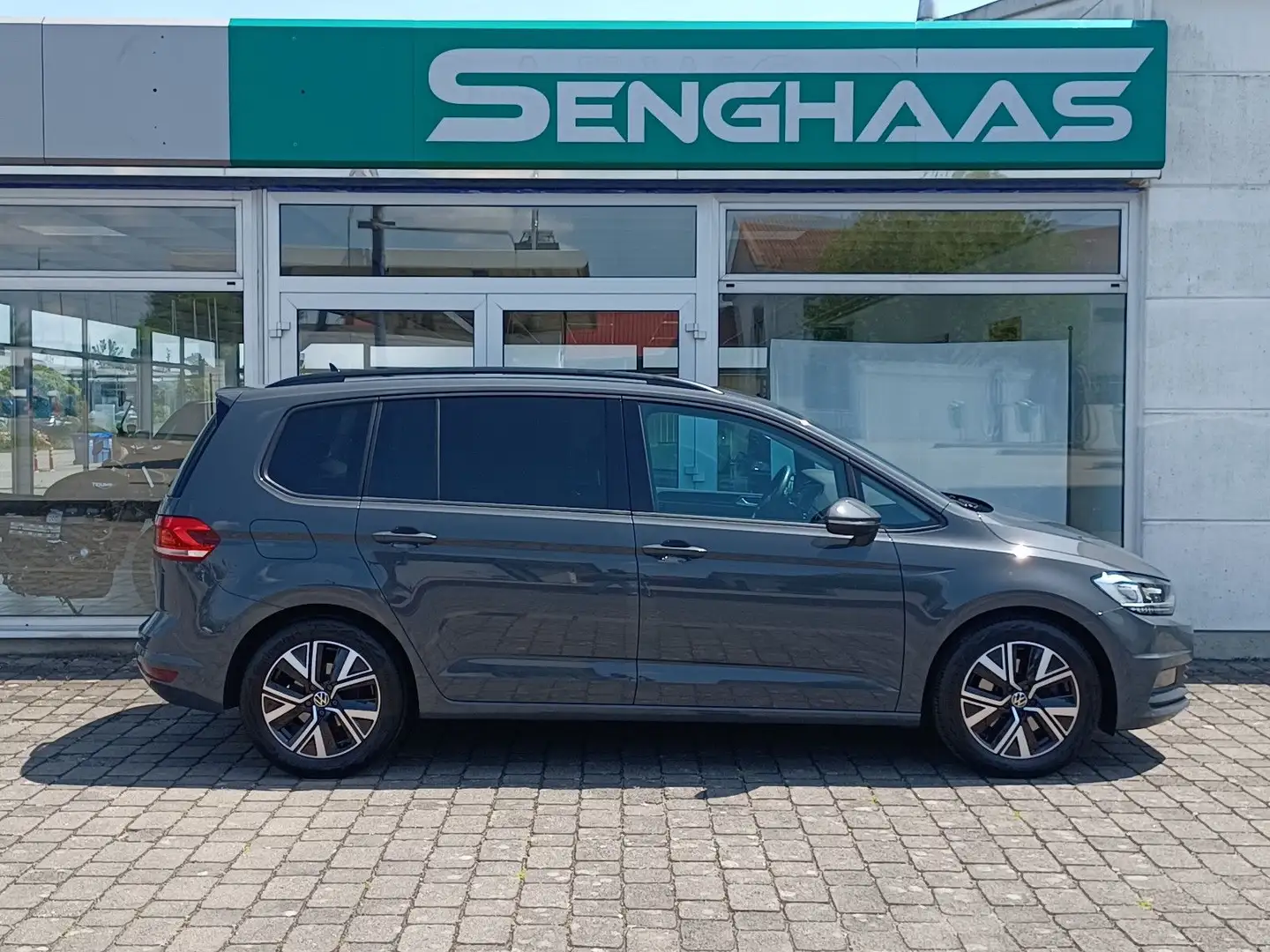 Volkswagen Touran Comfortline 1.5 TSI DSG 7-Sitzer Family  AHK Grau - 2