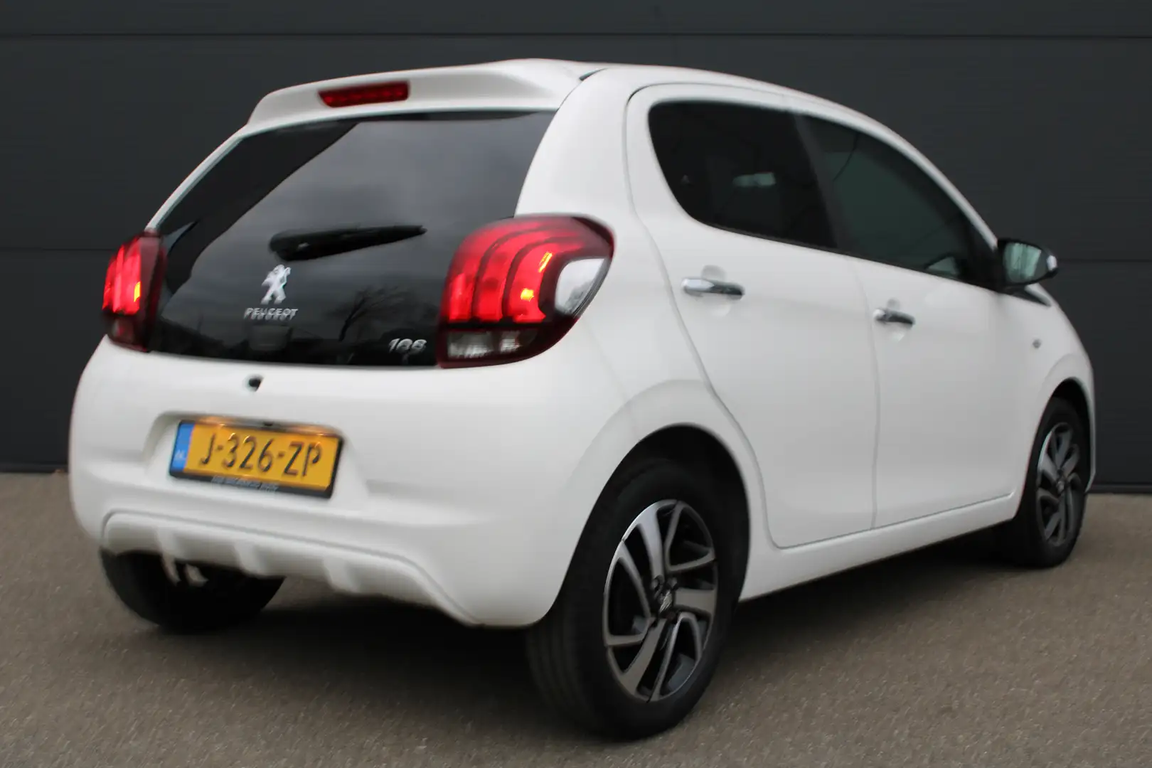 Peugeot 108 1.0 e-VTi Allure | Navi by app | Camera | Climate Blanc - 2