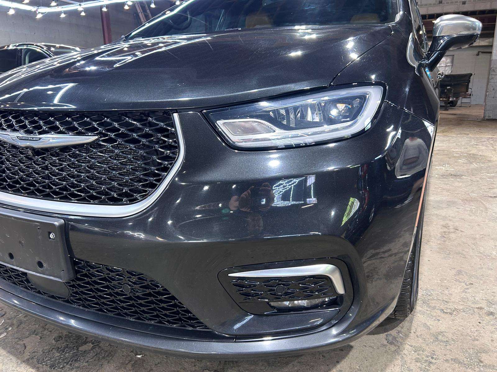 Black 2023 Chrysler Pacifica Hybrid Minivan Front-Wheel Drive Automatic
