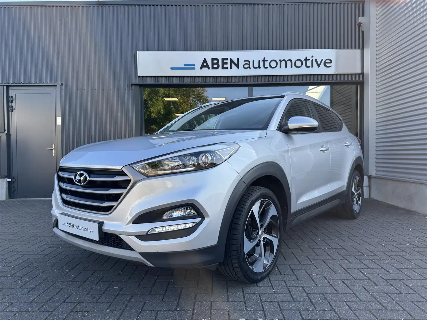 Hyundai TUCSON 1.6 GDI 135PK I-Motion (TREKHAAK|19"|WINTER PACK) Gris - 1