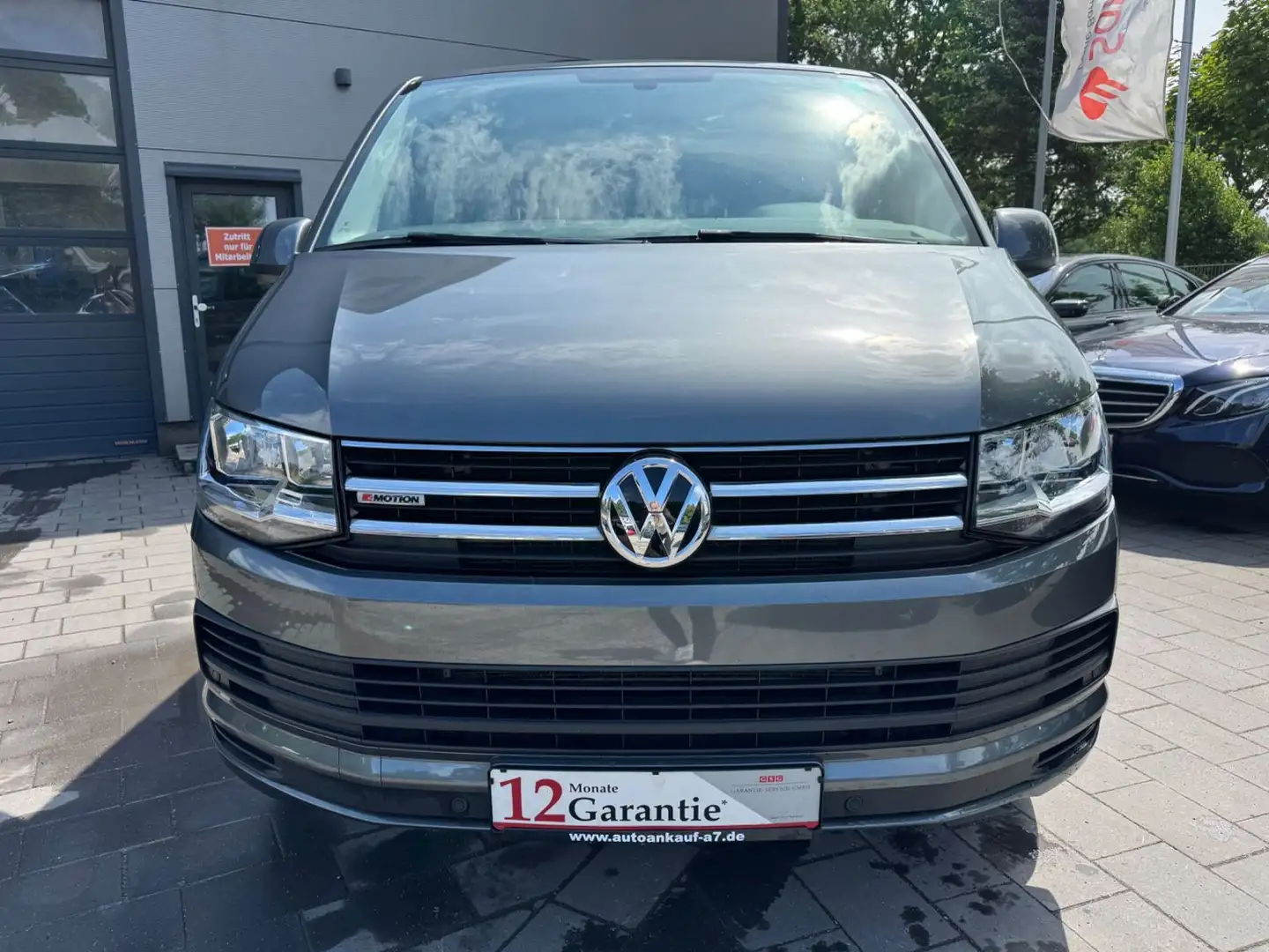 Volkswagen T6 Multivan 4MOTION Comfortline*STHZ/AHK/KAMERA* Grau - 2