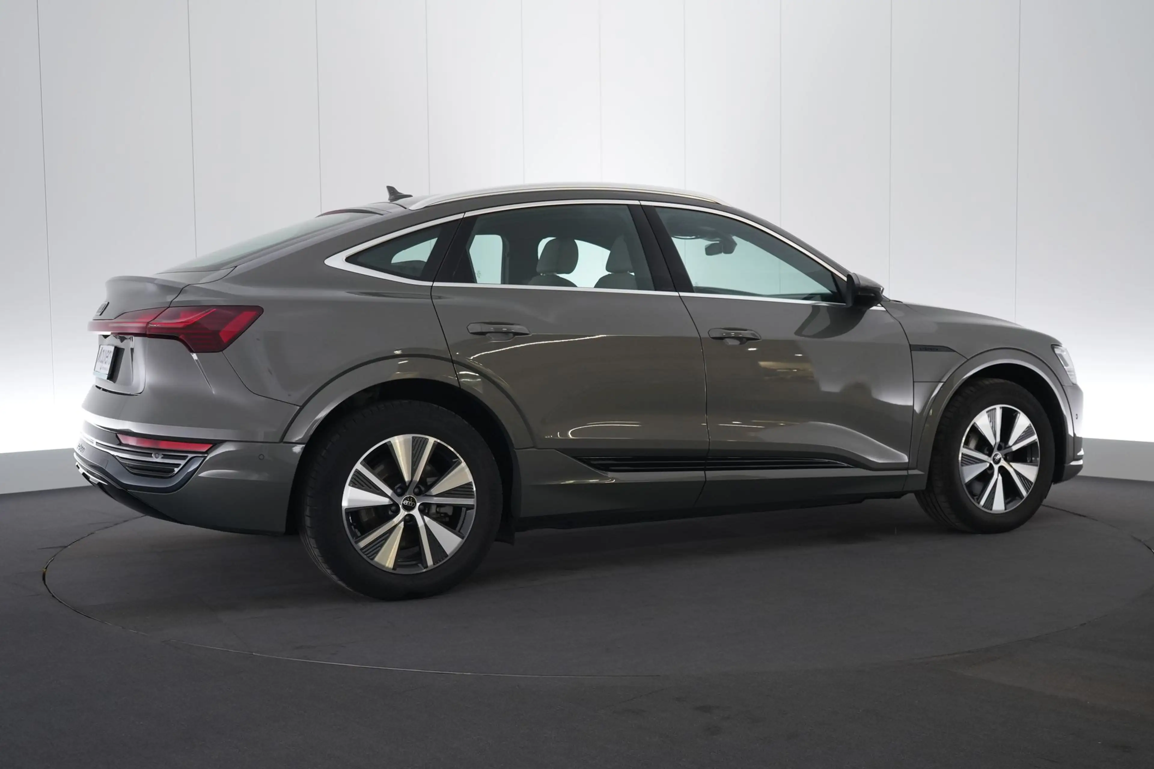 Audi Q8 95 kWh 50 Quattro Advanced Business+ LEDER/CUIR LE — photo 6