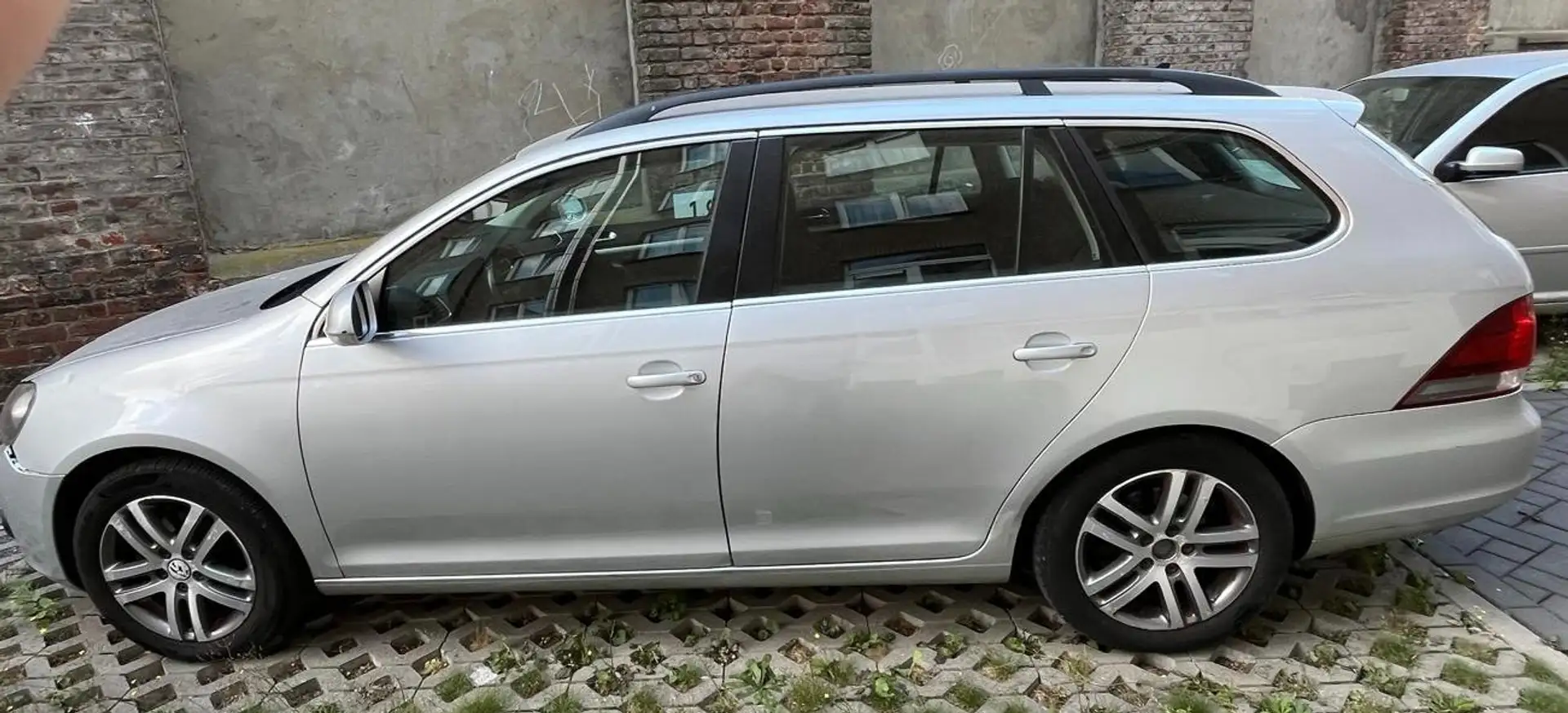 Volkswagen Golf Variant Golf SW 1.6 CR TDi 4Motion Highline DPF Gris - 2