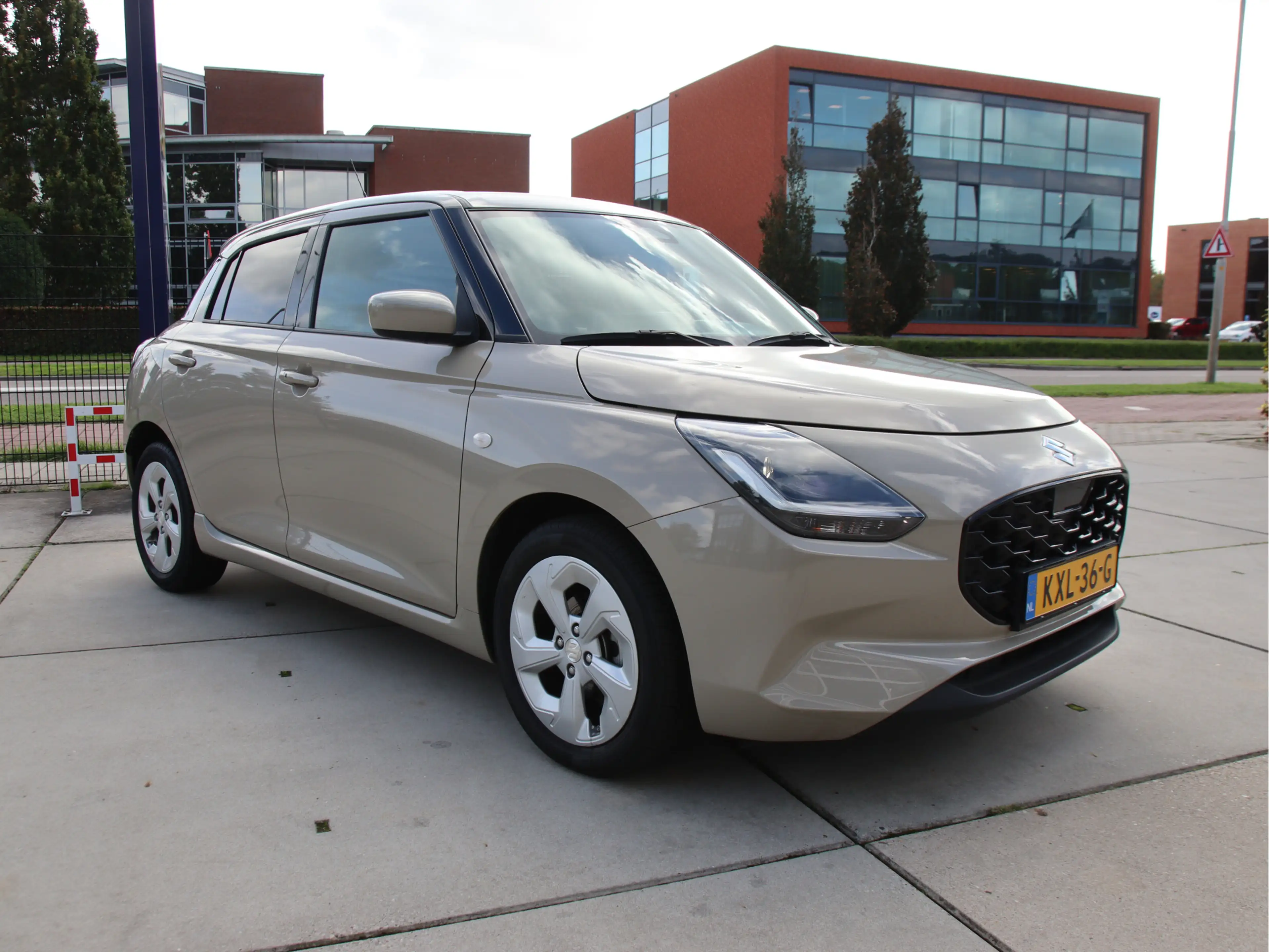 Suzuki Swift 1.2 Select Smart Hybrid Automaat, BLIS, Keyless, C — photo 3