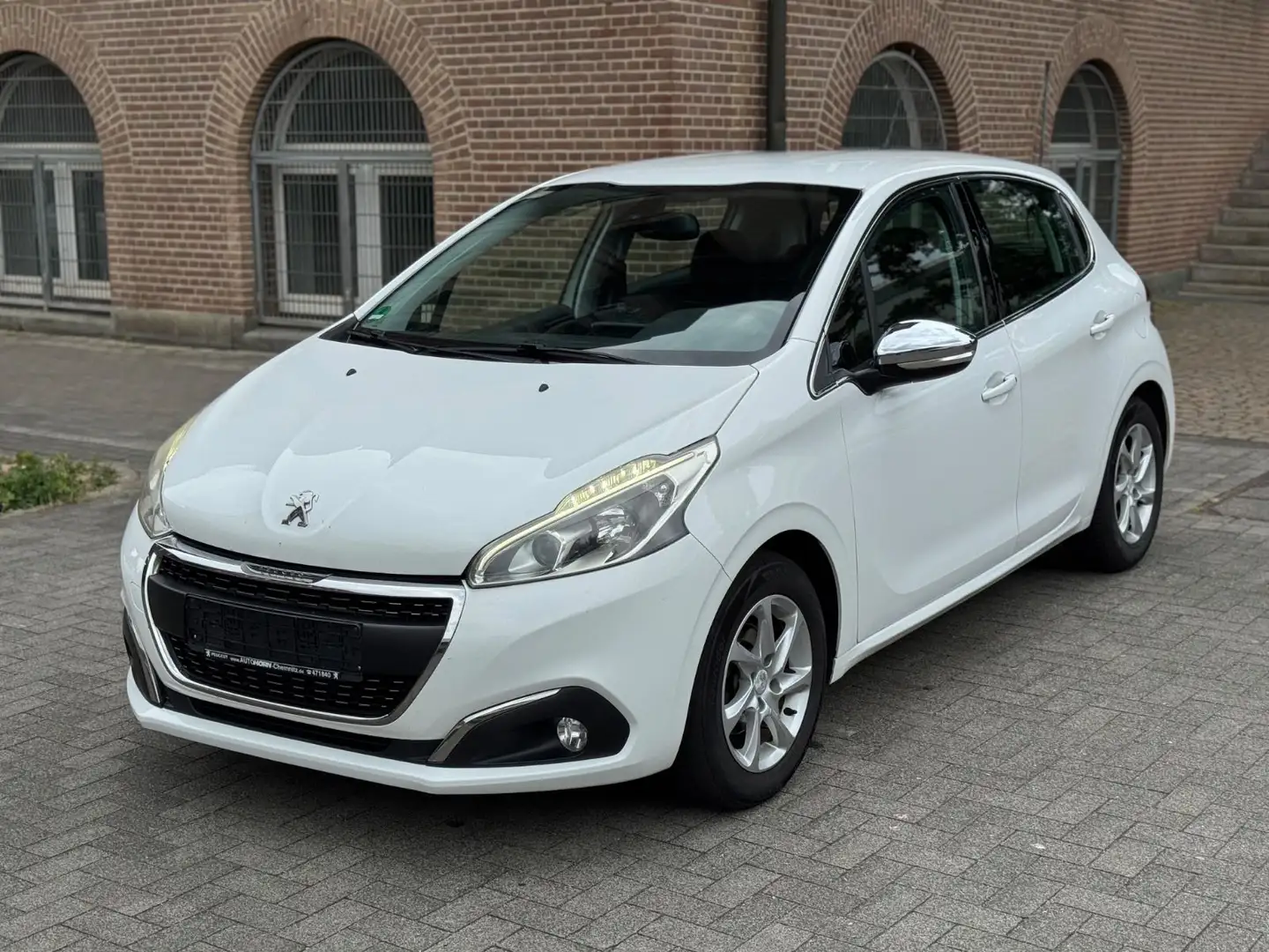 Peugeot 208 Allure / Klima/ Tempomat/PDC/ Blanc - 1