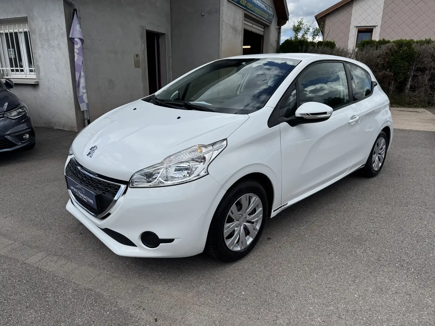 Peugeot 208 1.2 VTI ACTIVE 3P Blanc - 1