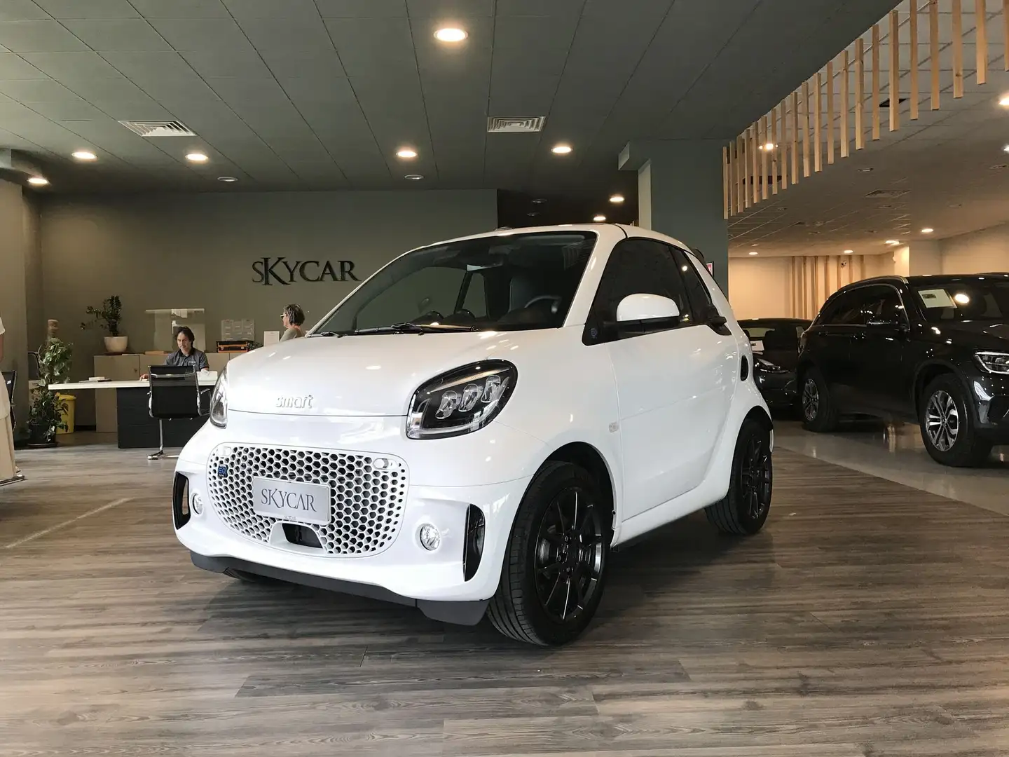 smart forTwo EQ cabrio suitegrey Caricatore da (22kW) Fari Ful Blanc - 1
