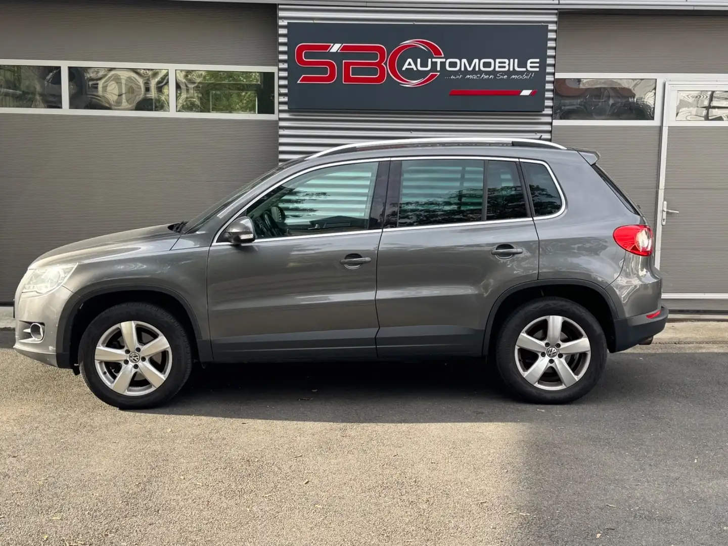 Volkswagen Tiguan Sport & Style 4Motion Grau - 2