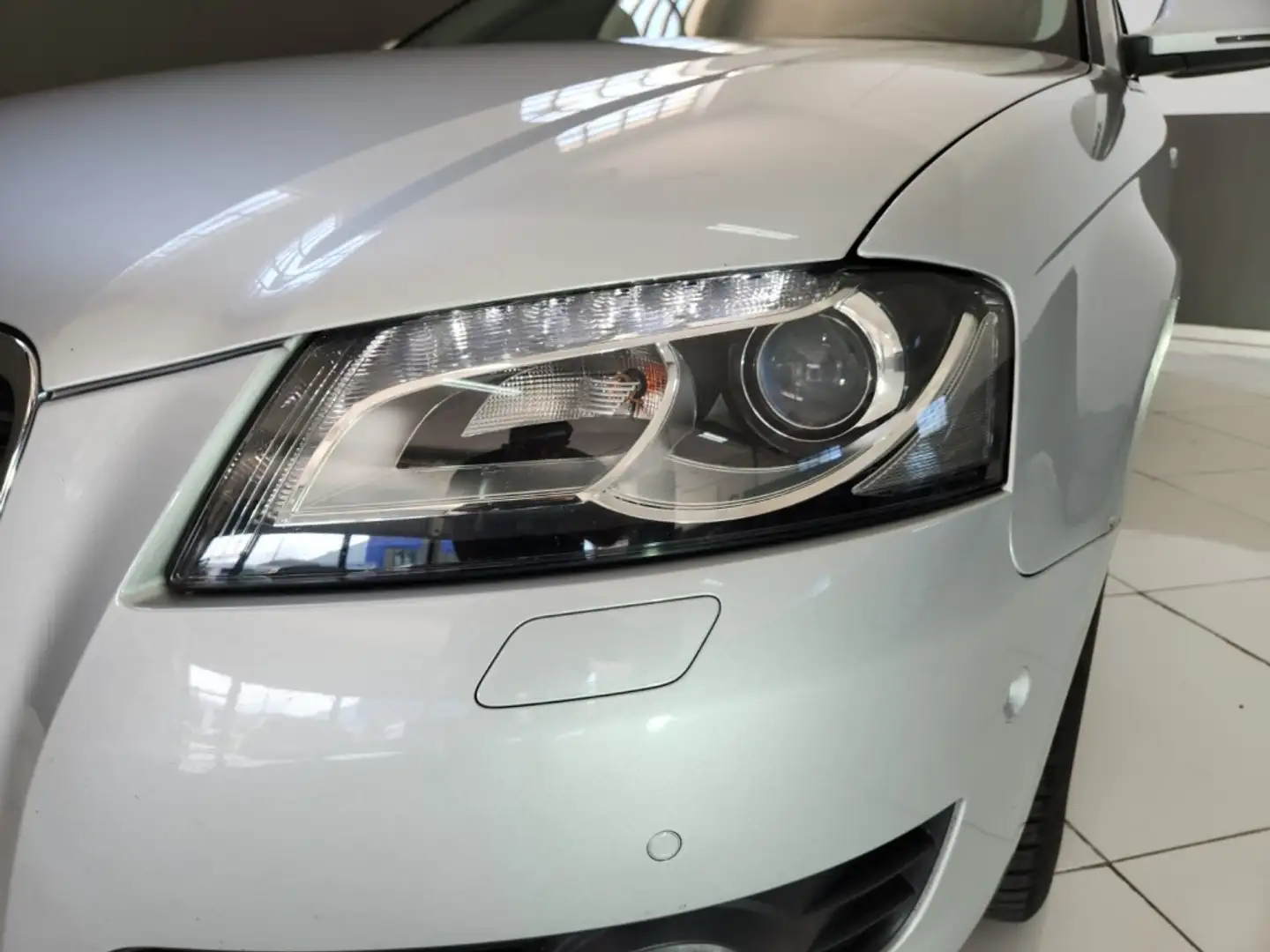Audi A3 Sportback 1.8 TFSI Attraction quattro Gris - 2