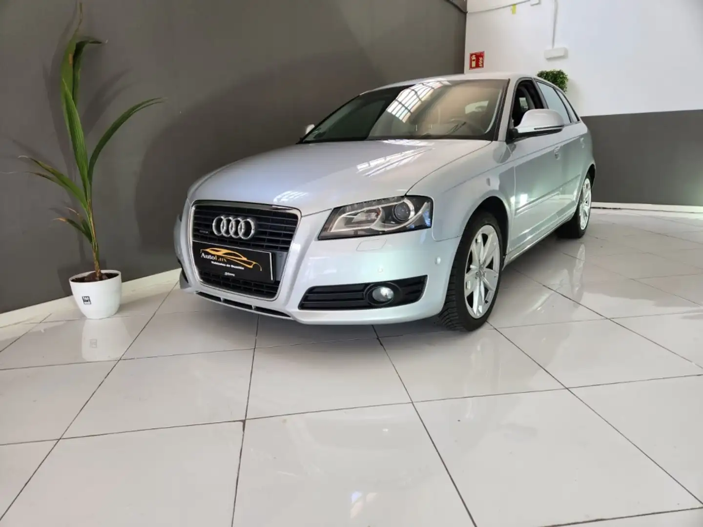 Audi A3 Sportback 1.8 TFSI Attraction quattro Gris - 1