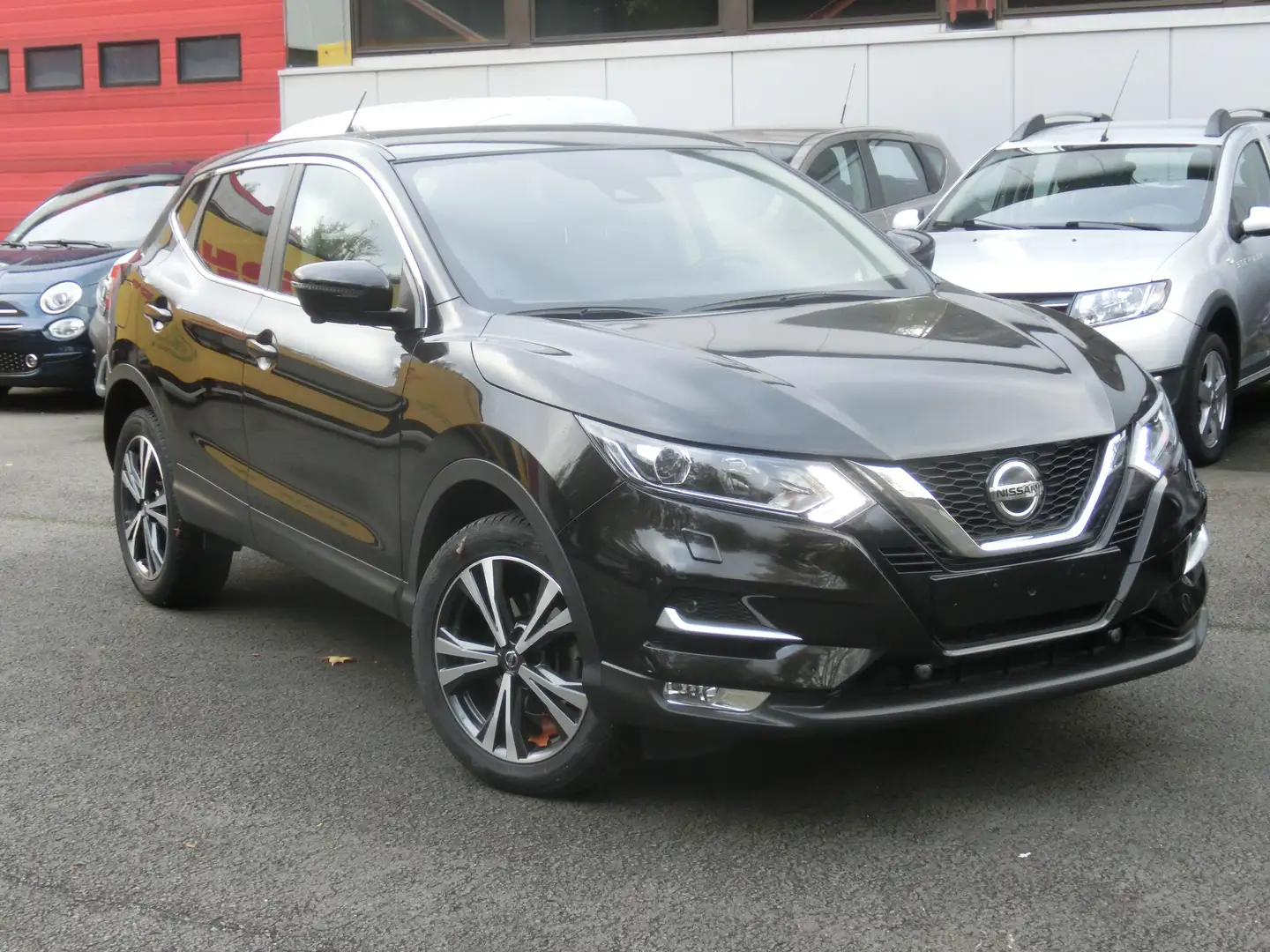 Nissan Qashqai 1.2l N-Connecta/Navi,Tel,SHZ,18"LM,Spurass., R-Cam Noir - 1