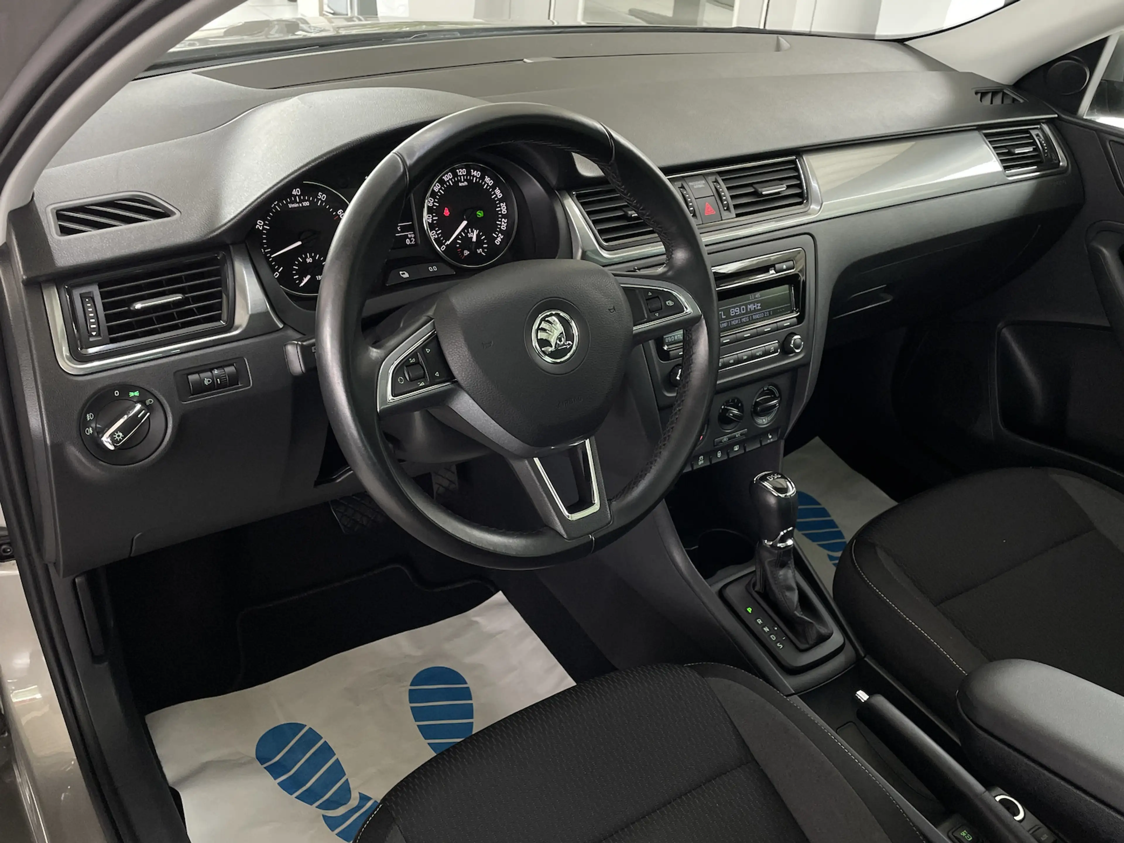 Skoda Rapid/Spaceback 1.4 DSG Ambition Sitzh. PDC Panorama — photo 9