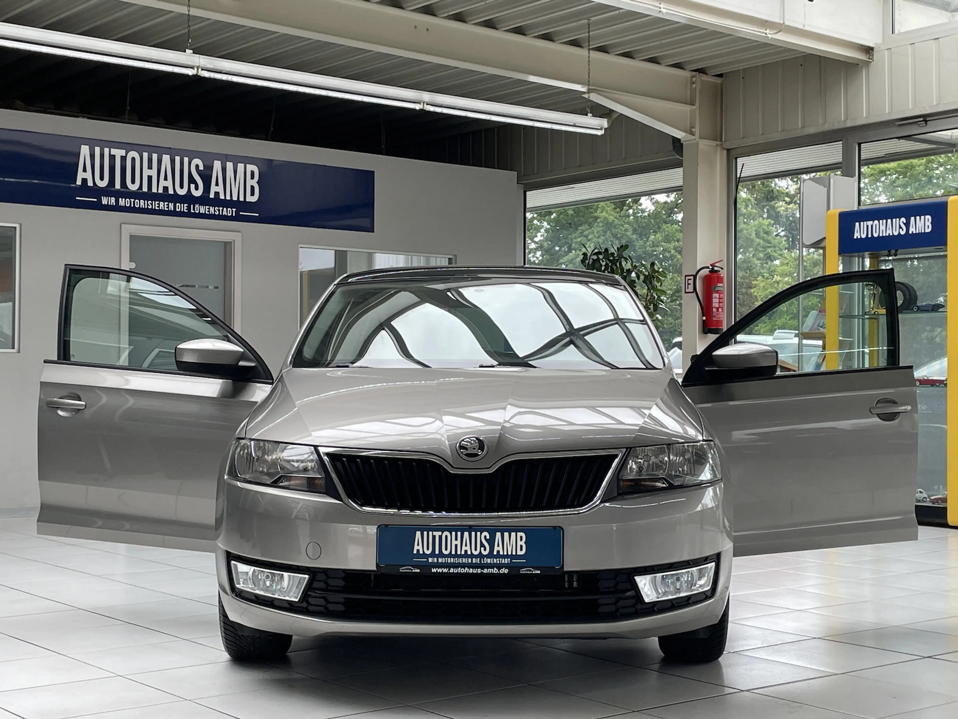 Skoda Rapid/Spaceback 1.4 DSG Ambition Sitzh. PDC Panorama — photo 8