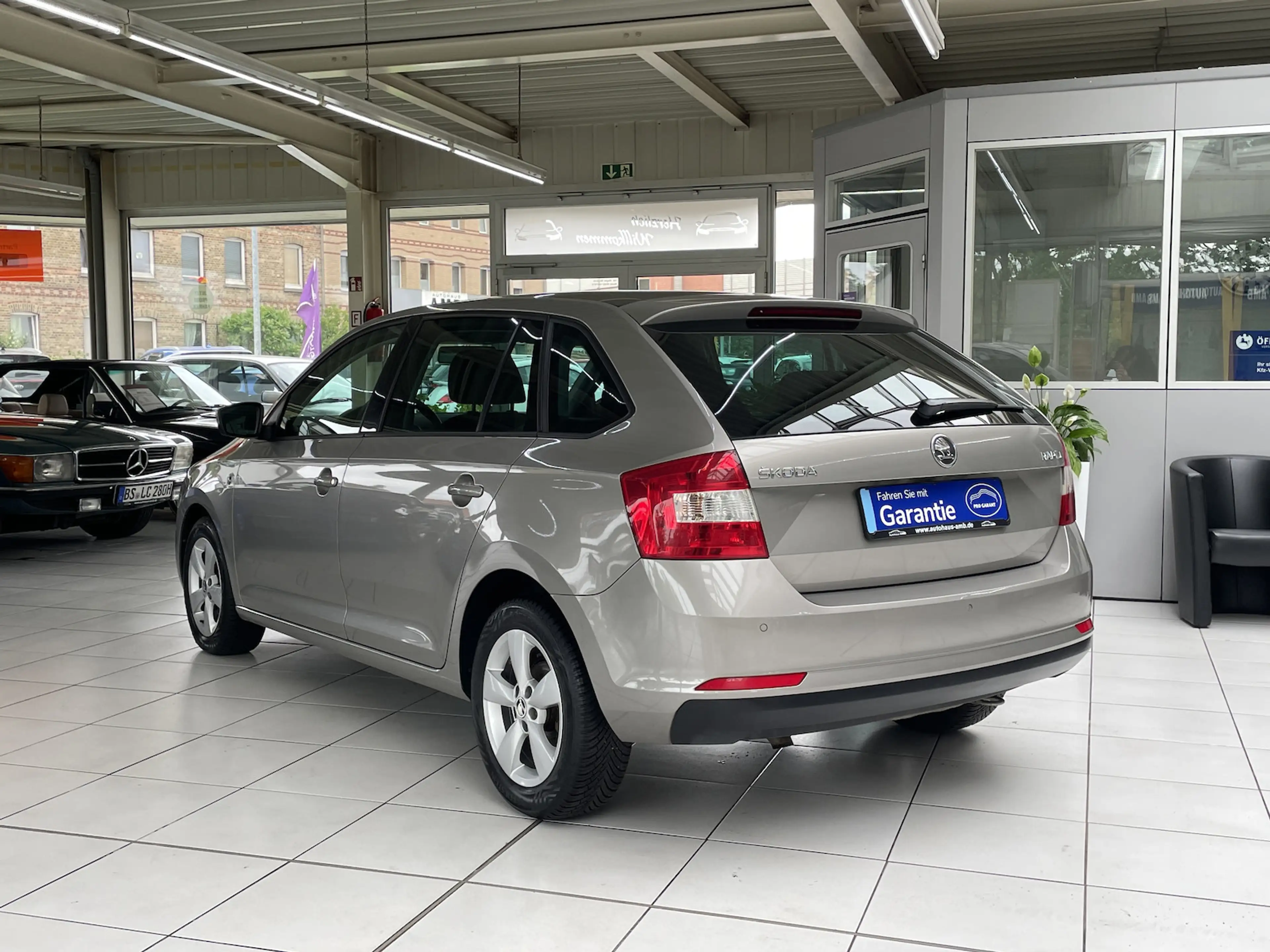 Skoda Rapid/Spaceback 1.4 DSG Ambition Sitzh. PDC Panorama — photo 4