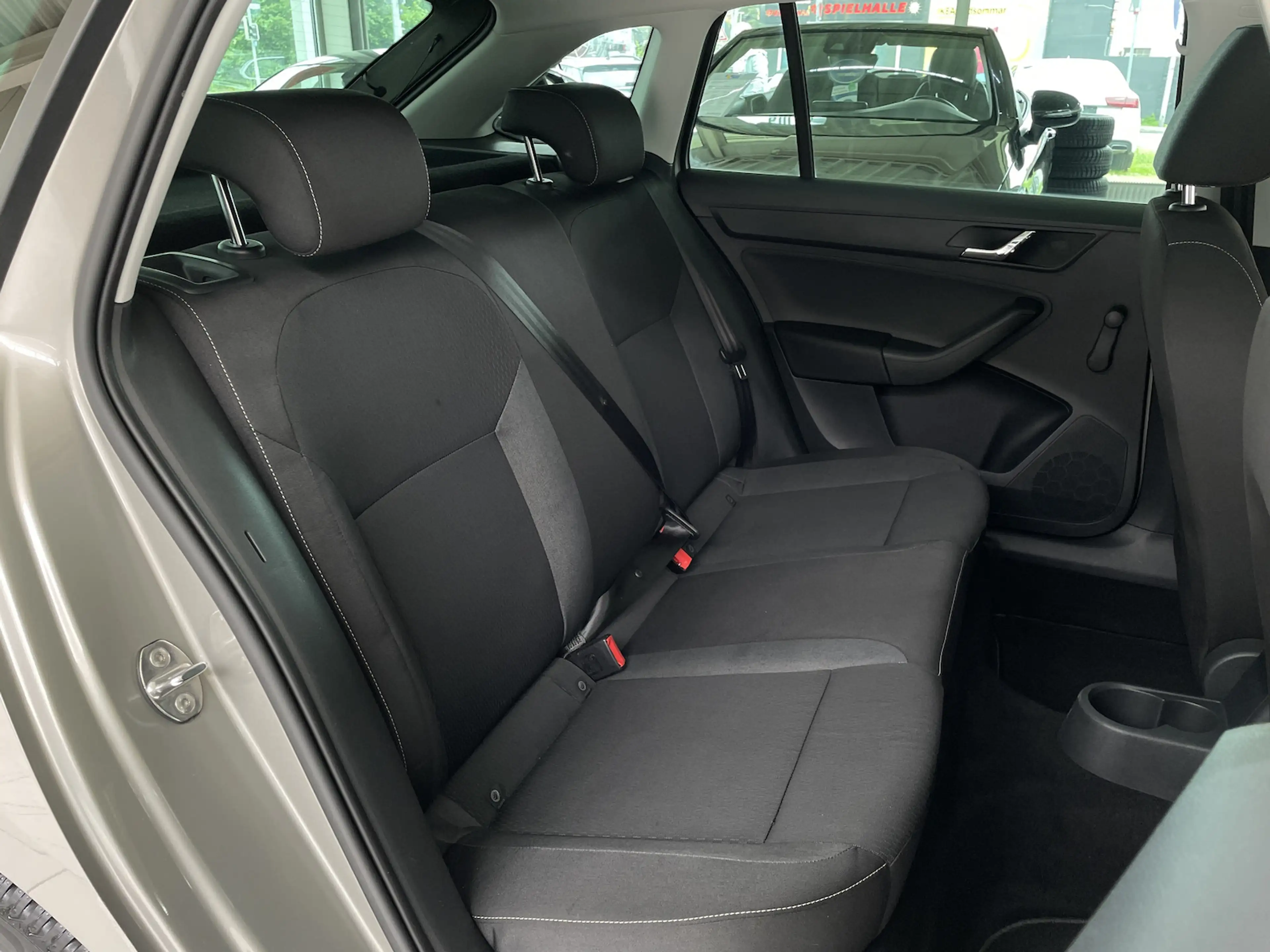 Skoda Rapid/Spaceback 1.4 DSG Ambition Sitzh. PDC Panorama — photo 14