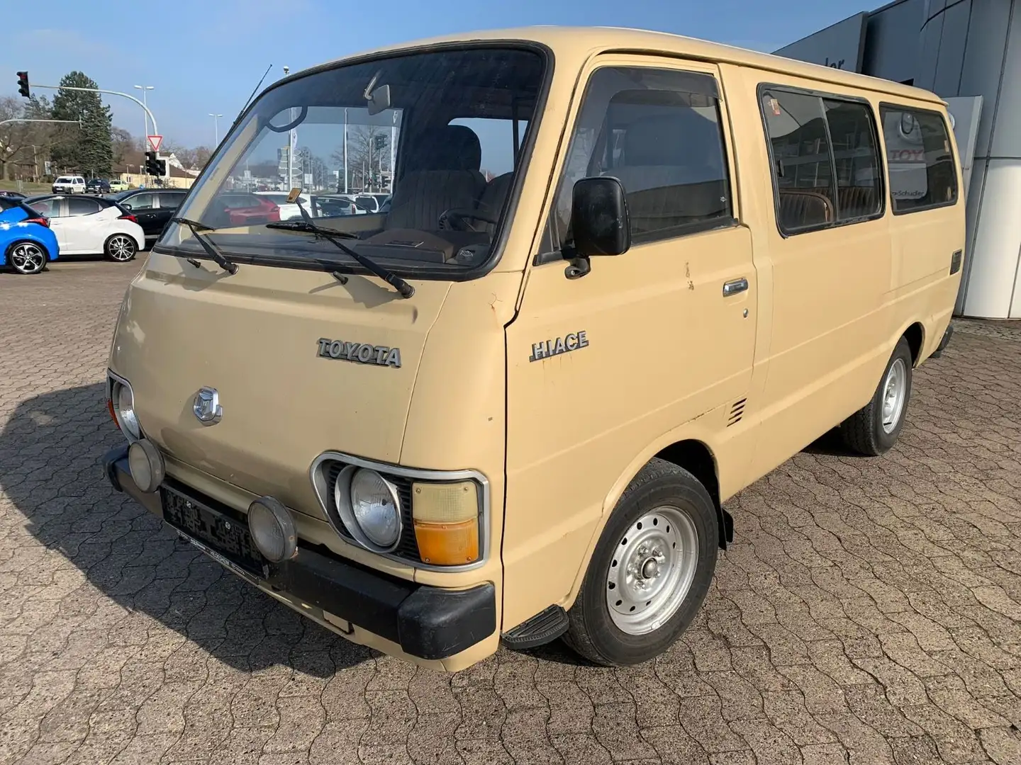 Toyota Hiace 9 Sitzer Diesel Restaurierungs-Objekt Beige - 1