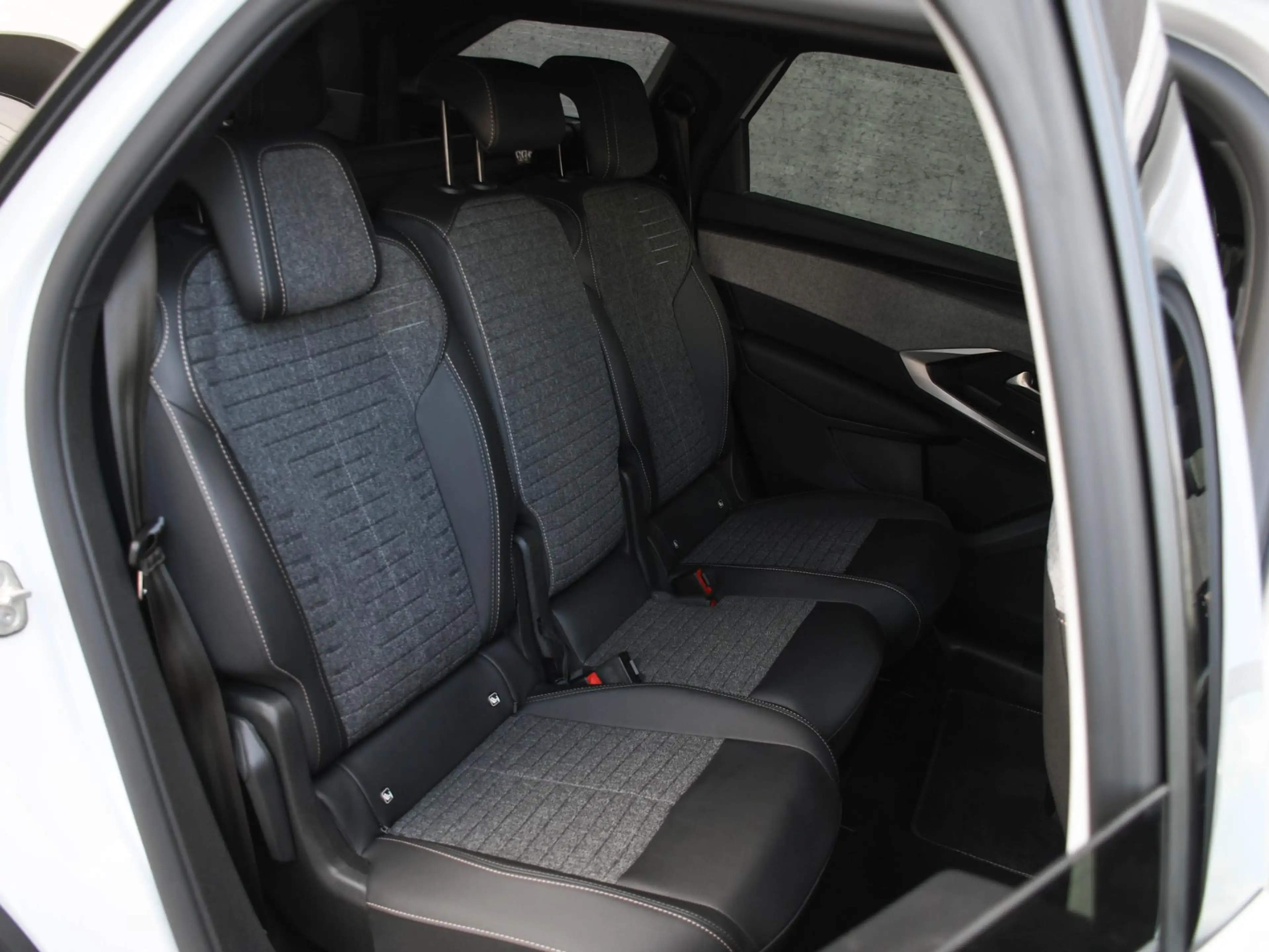 Peugeot 5008 Allure 1.6 Plug-in Hybrid 195pk Automaat 7-Persoon — photo 11