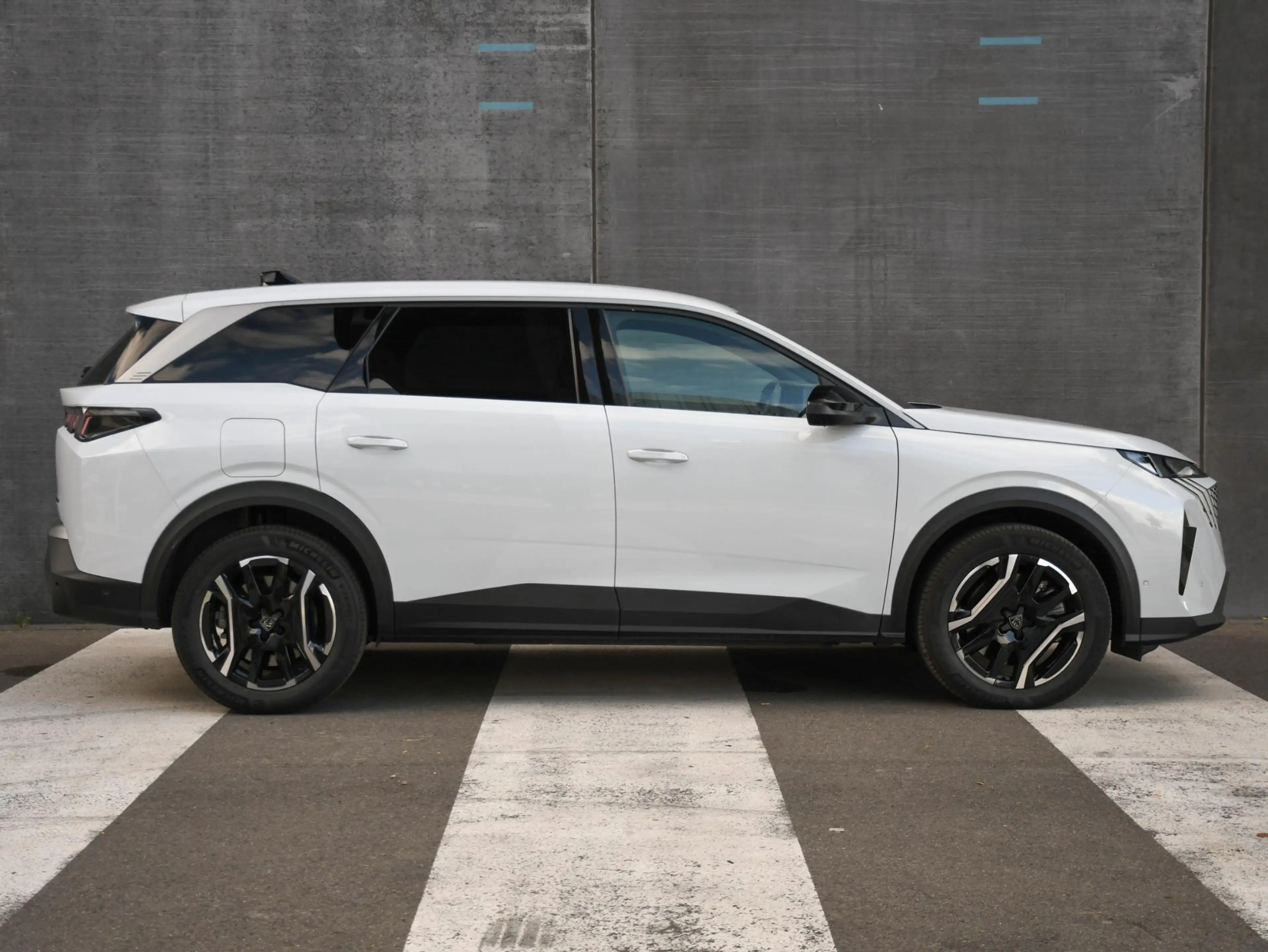 Peugeot 5008 Allure 1.6 Plug-in Hybrid 195pk Automaat 7-Persoon — photo 4