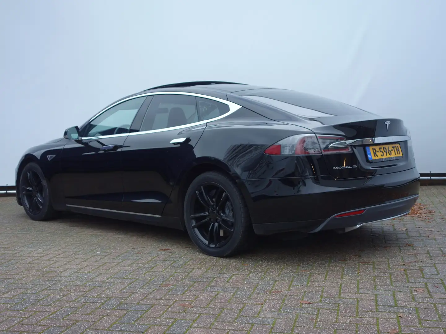 Tesla Model S 85 Free Supercharge CCS Incl BTW Panorama Leer+Ver Zwart - 2