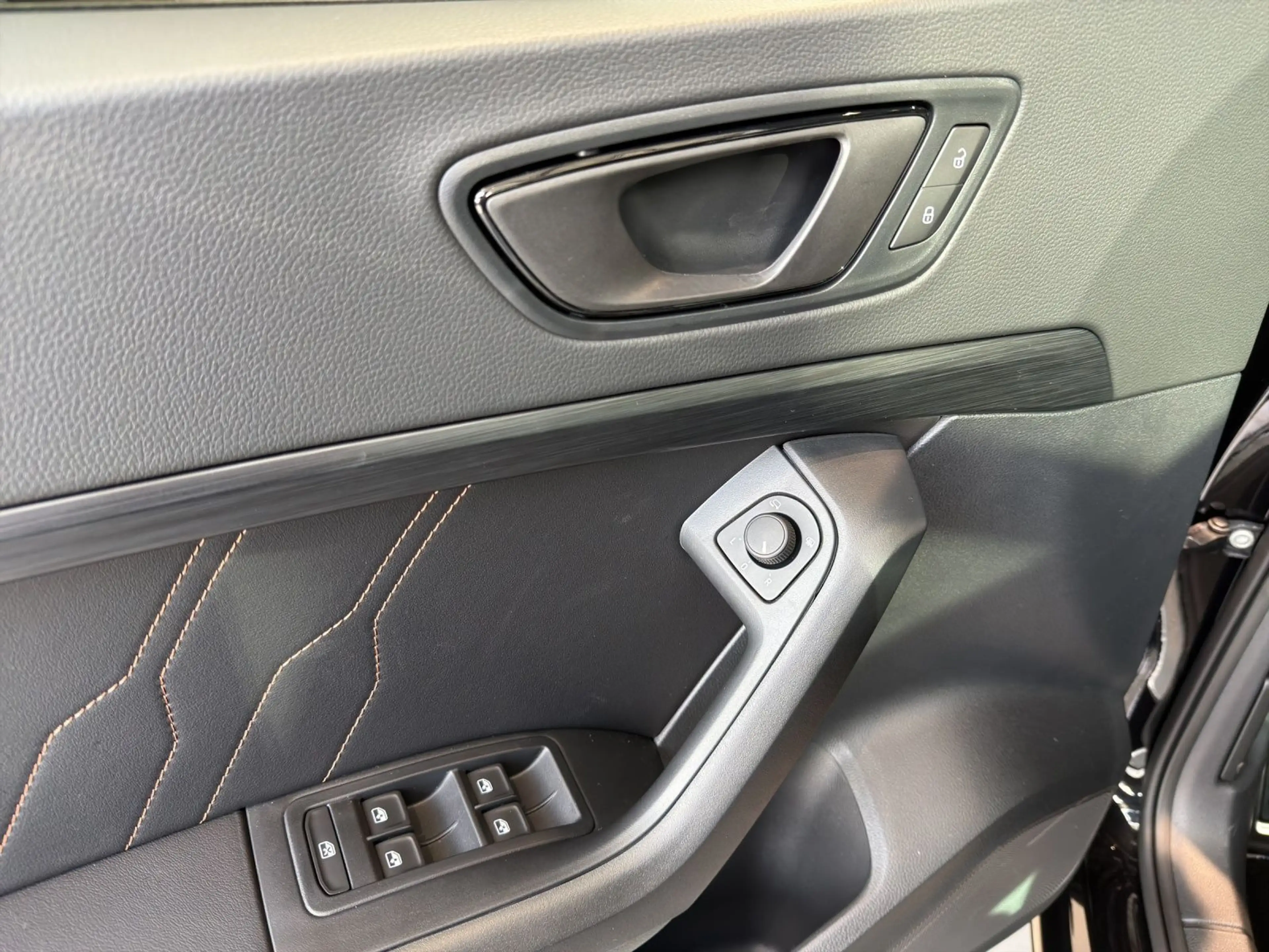 CUPRA Ateca 2.0 TSI DSG VZ 4DRIVE AREA VIEW NAVI AHK P — photo 8