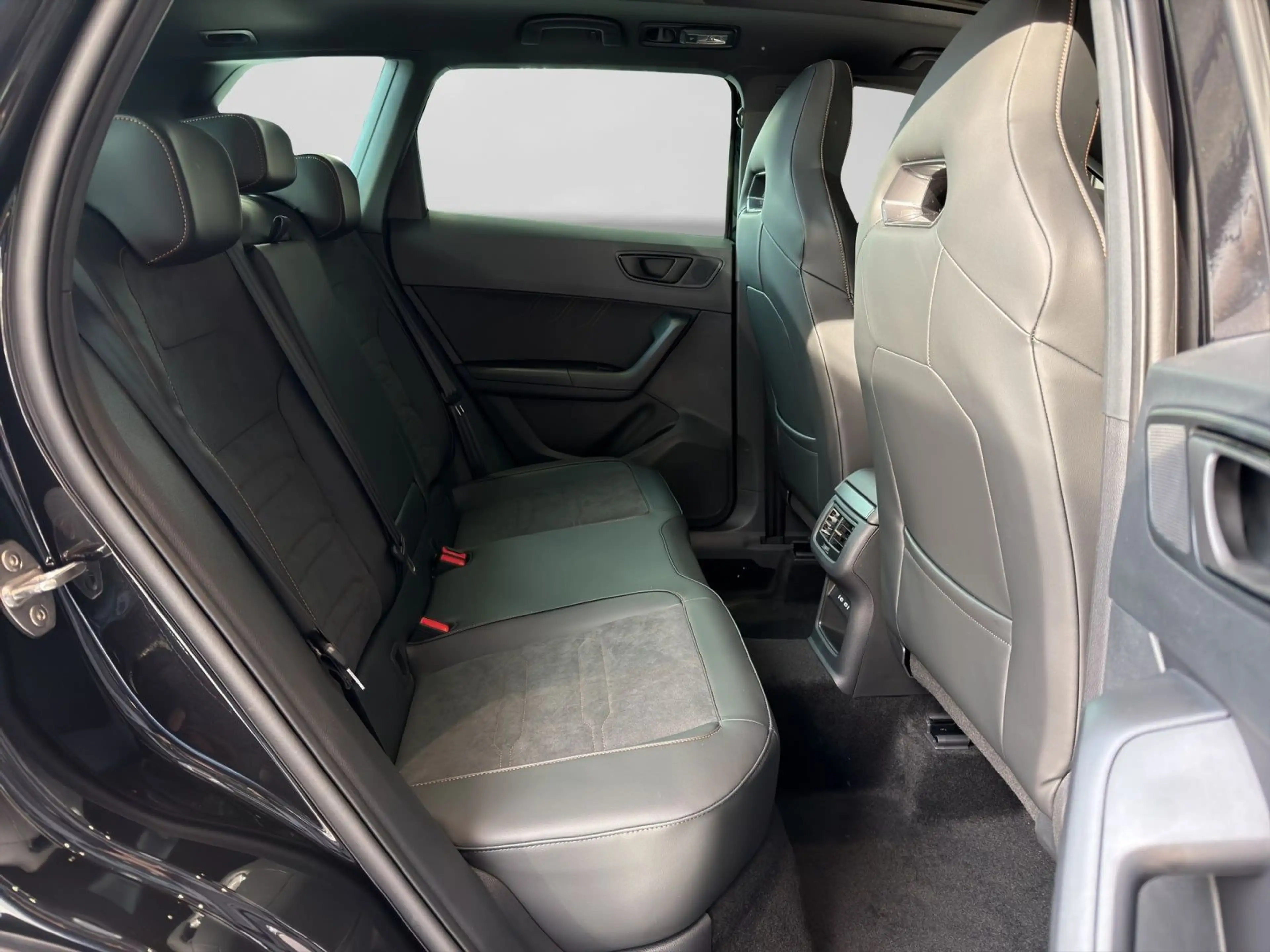 CUPRA Ateca 2.0 TSI DSG VZ 4DRIVE AREA VIEW NAVI AHK P — photo 6