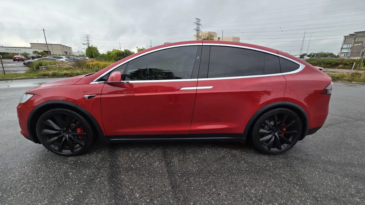 Tesla Model X photo Tesla Model X