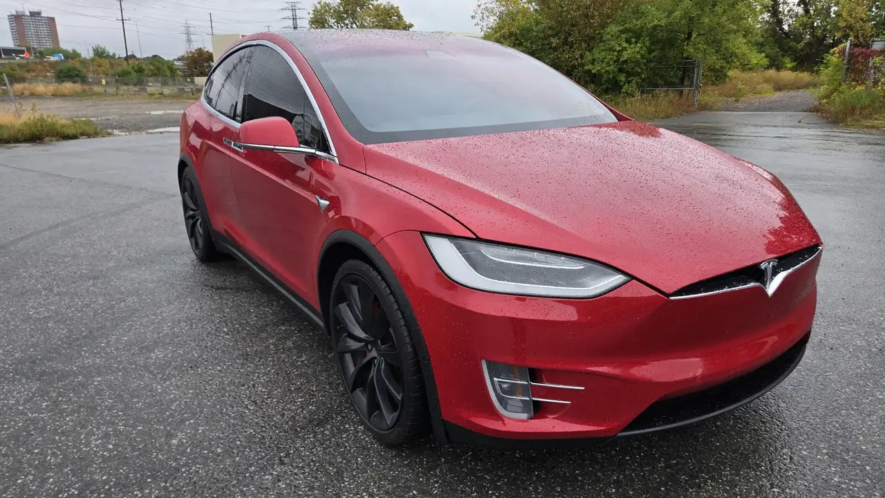 Tesla Model X photo Tesla Model X