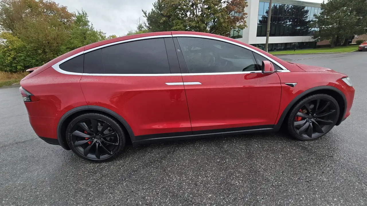 Tesla Model X photo Tesla Model X