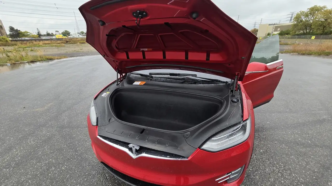 Tesla Model X photo Tesla Model X