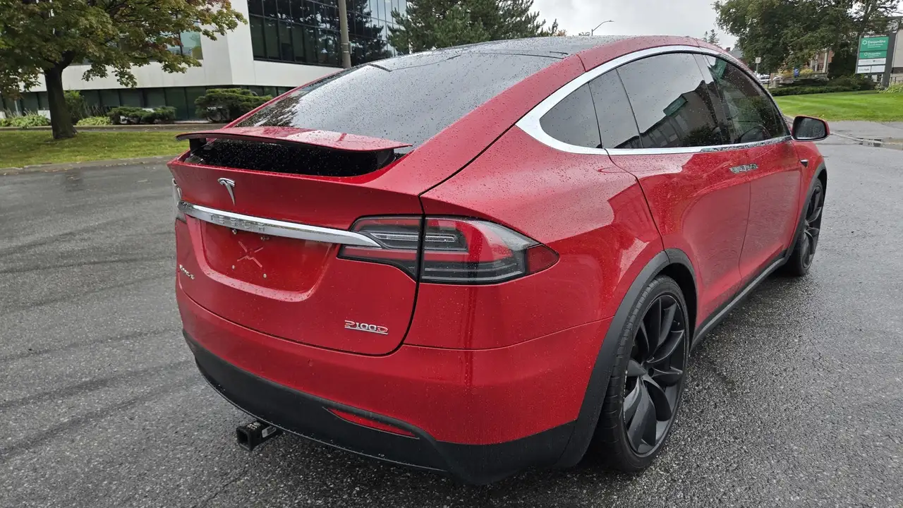 Tesla Model X photo Tesla Model X