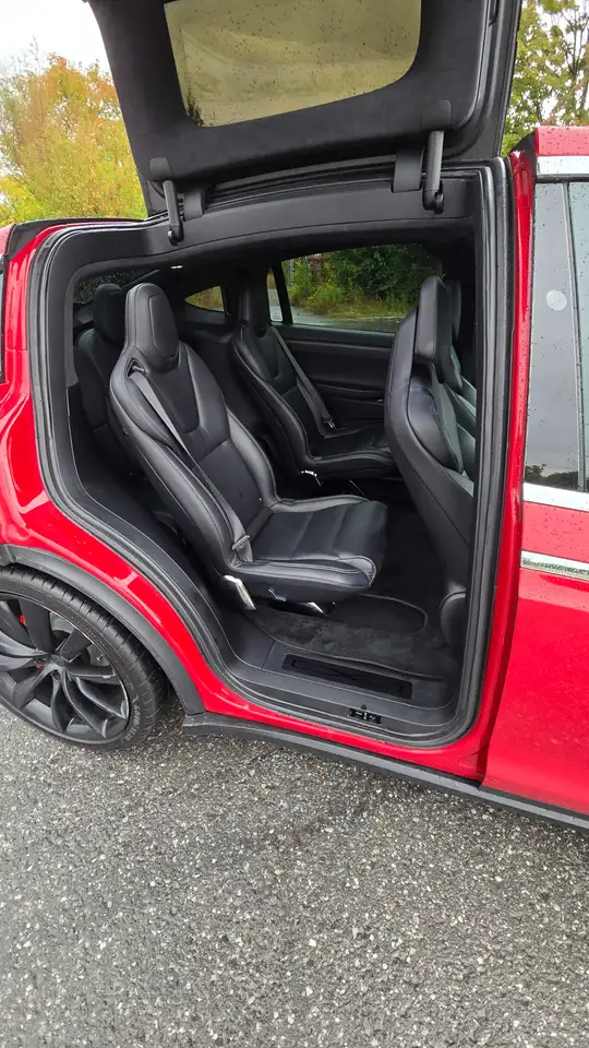Tesla Model X photo Tesla Model X
