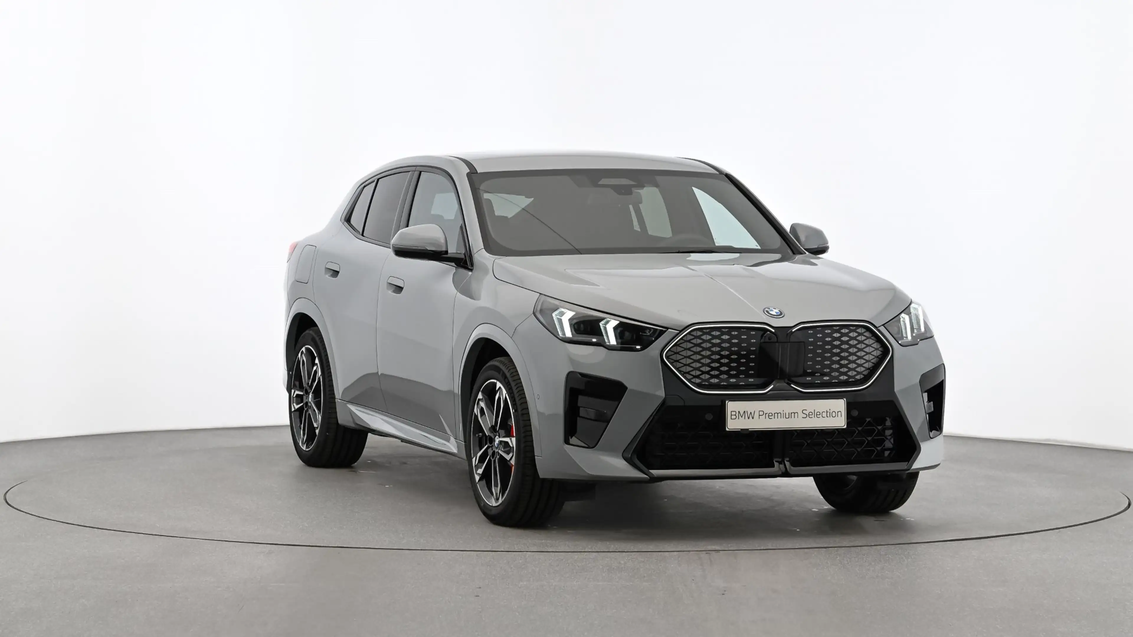 BMW iX2 xDrive30 — photo 7