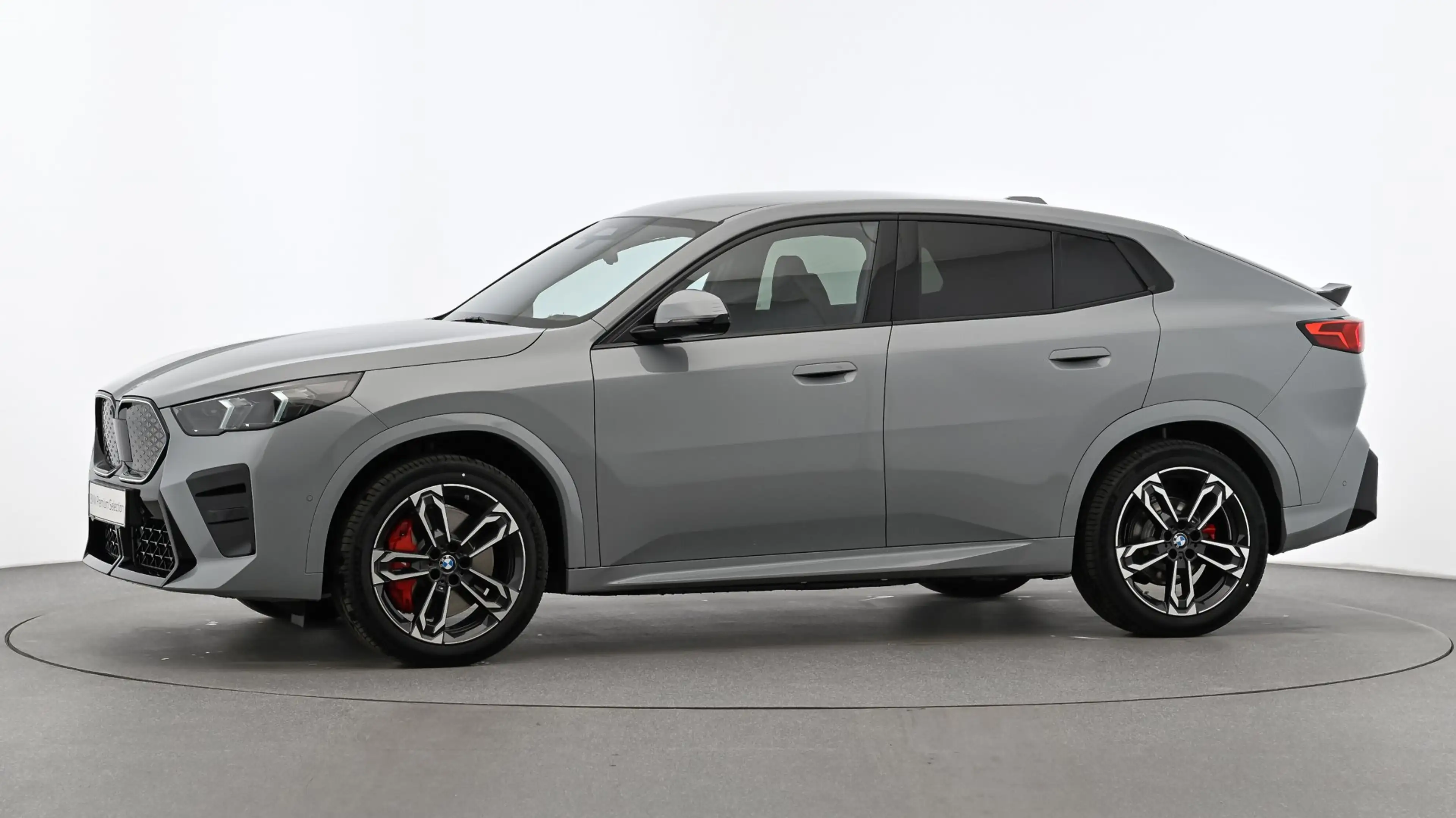 BMW iX2 xDrive30 — photo 4