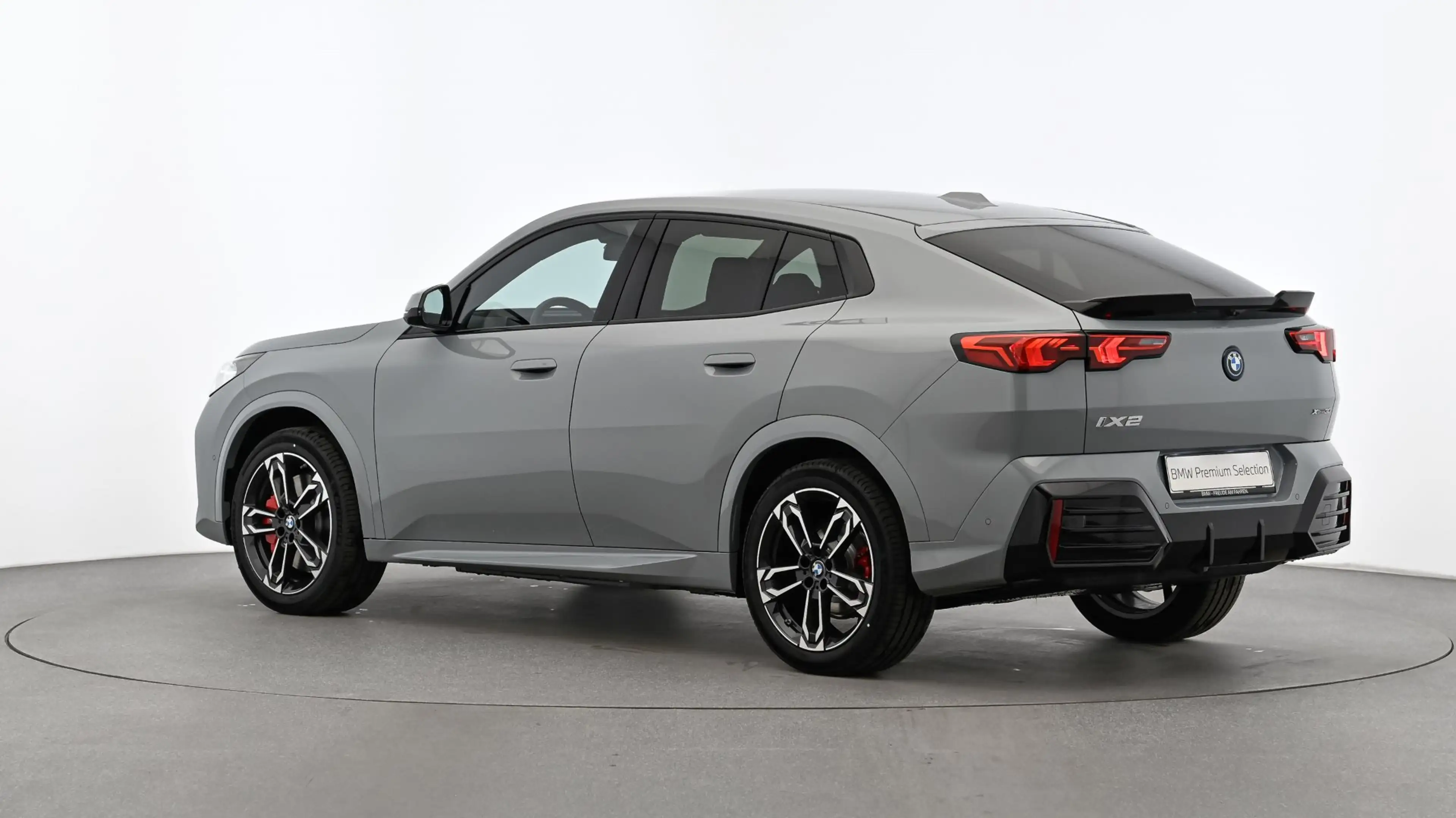 BMW iX2 xDrive30 — photo 3