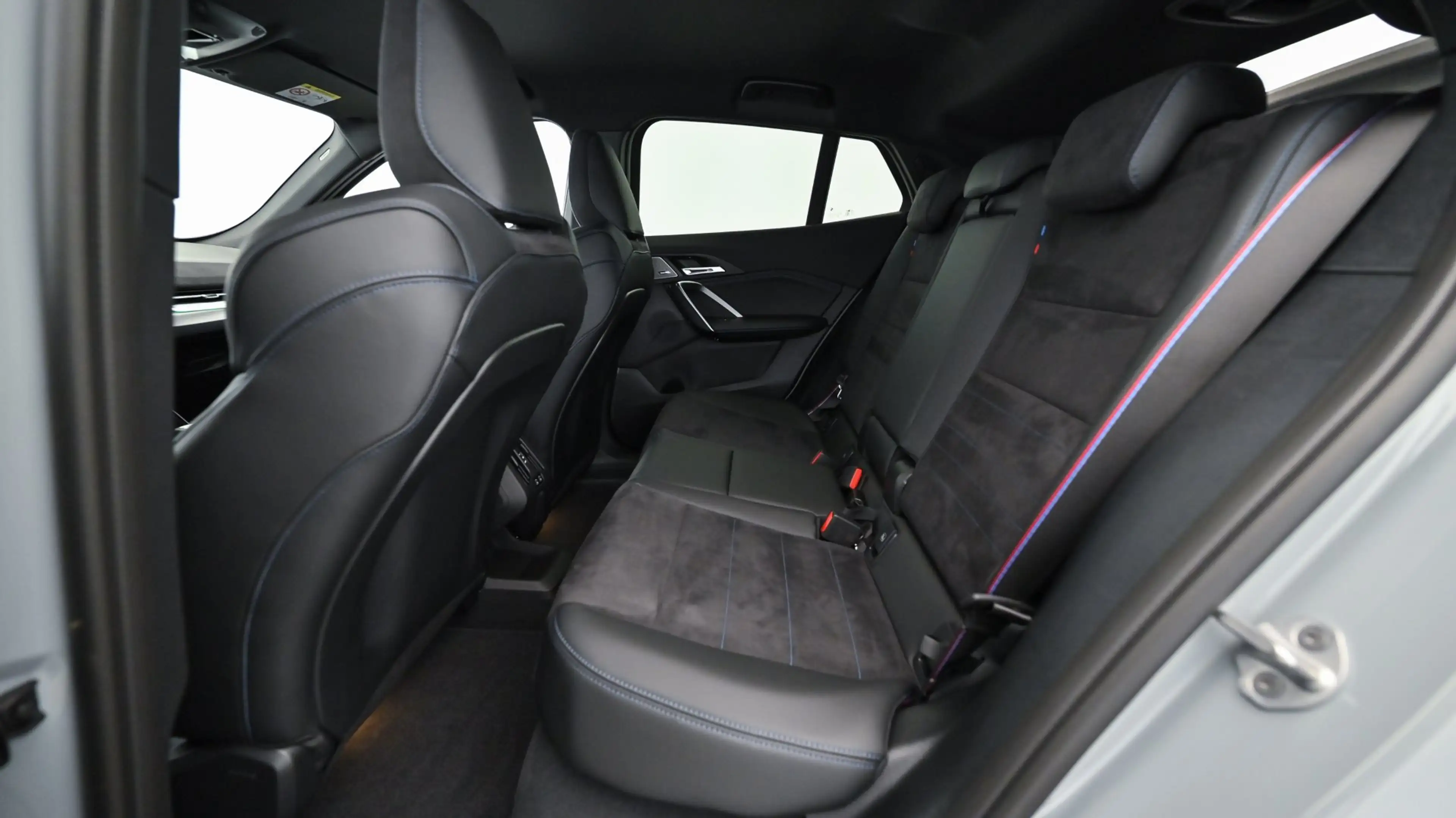 BMW iX2 xDrive30 — photo 14